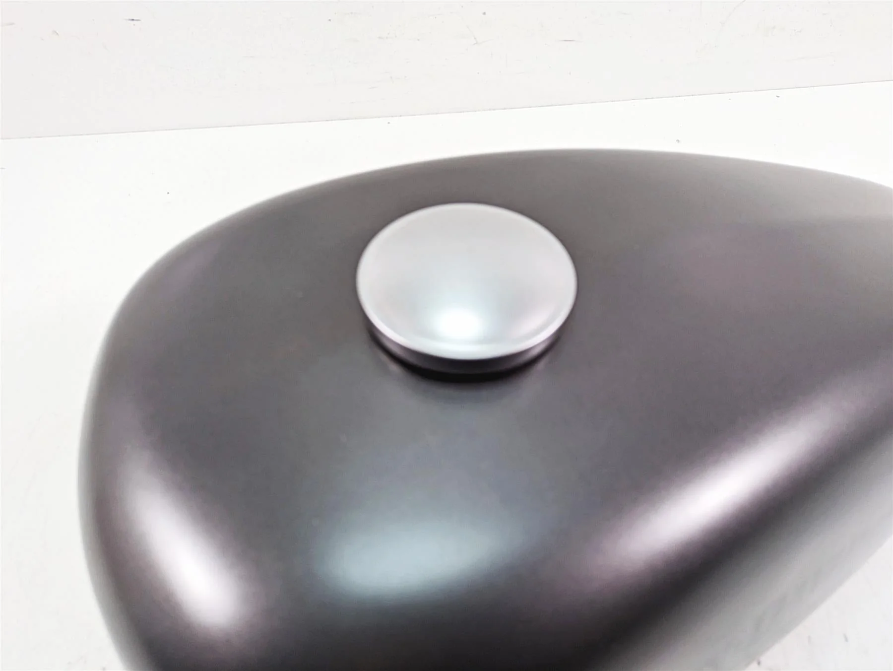 2017 Harley XL883 N Sportster Iron Fuel Gas Petrol Tank - Dent 61405-07 - Image 7