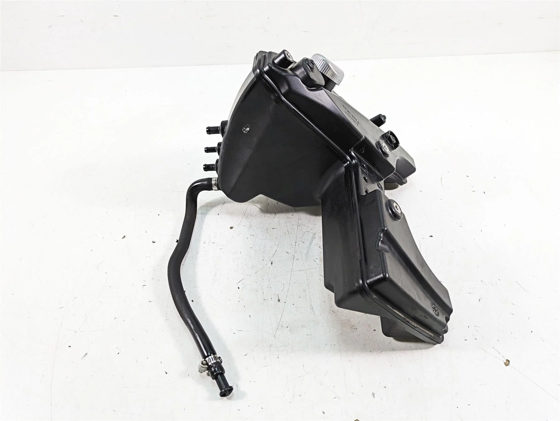 2017 Harley XL883 N Sportster Iron Oil Tank Reservoir & Dip Stick 62500017 - Image 2