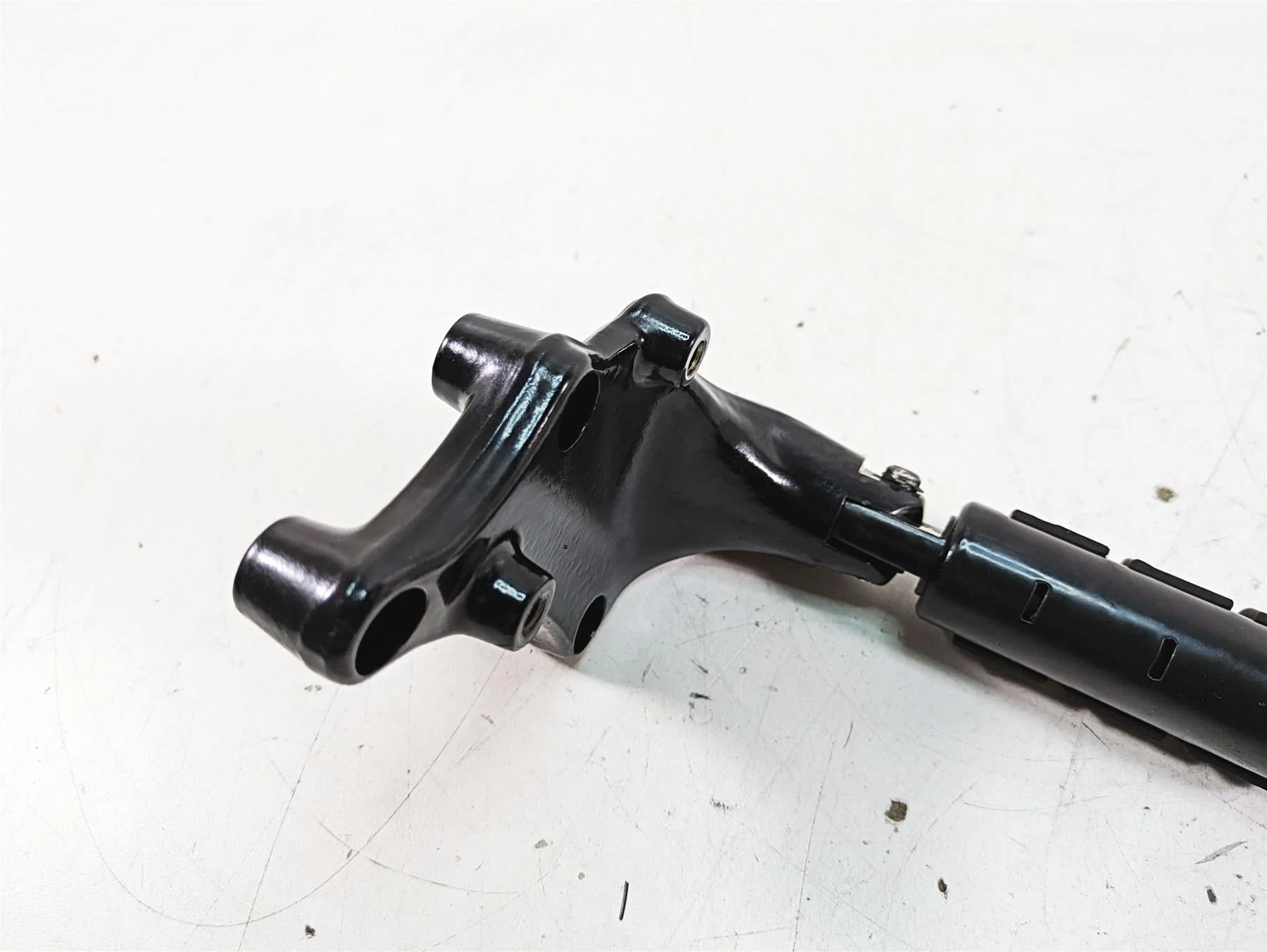 2017 Harley XL883 N Sportster Iron Rear Passenger Footpeg Rest Set 49315-04 - Image 10