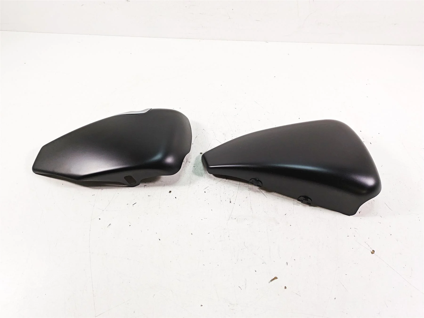 2017 Harley XL883 N Sportster Iron Side Cover Fairing Set 57200091DH 57200092DH