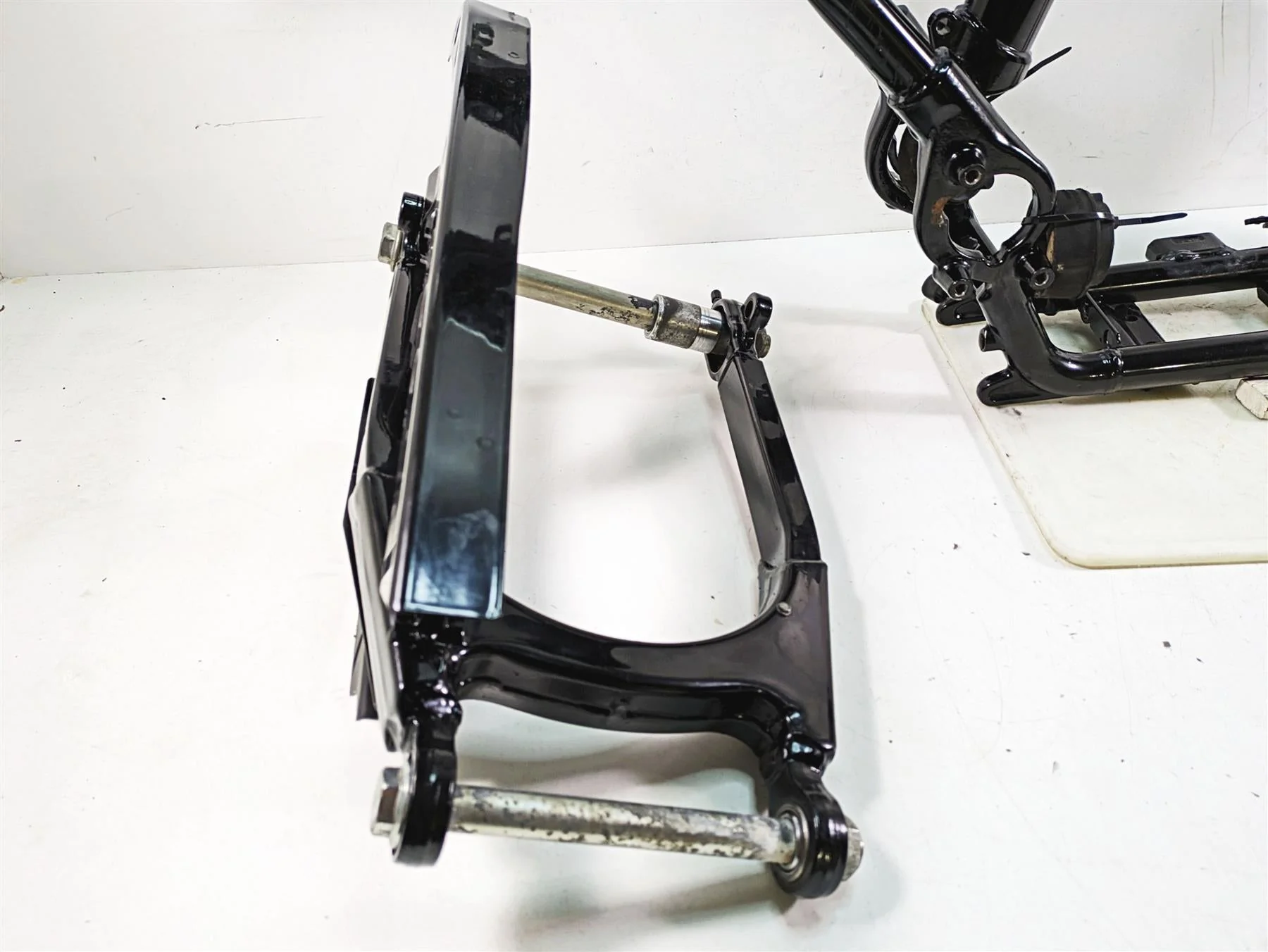 2017 Harley XL883 N Sportster Iron Straight Frame Chassis & Swingarm With Clean Ohio Title 47000031 - Image 7