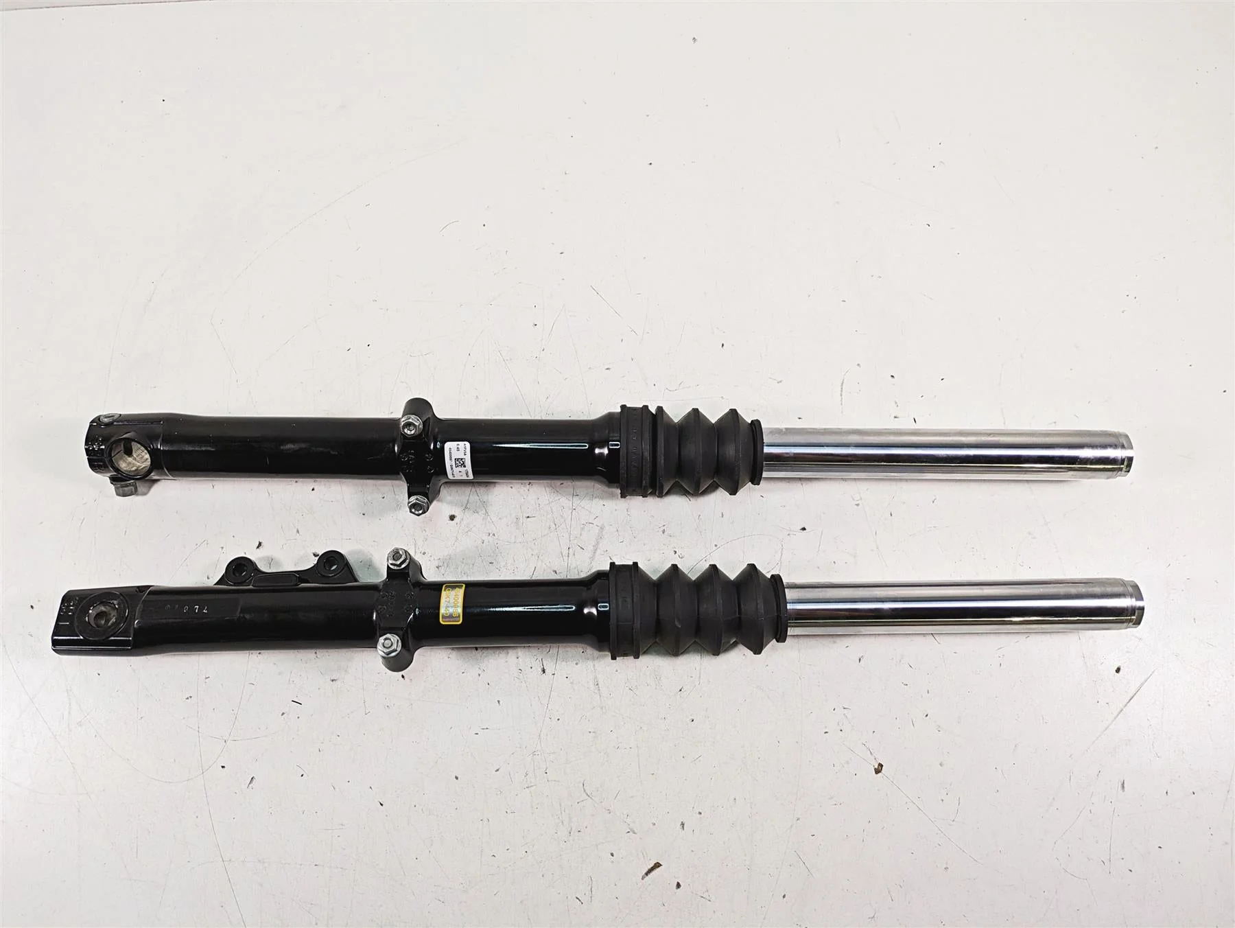 2017 Harley XL883 N Sportster Iron Straight Front Fork Legs 39Mm 45400087 - Image 2