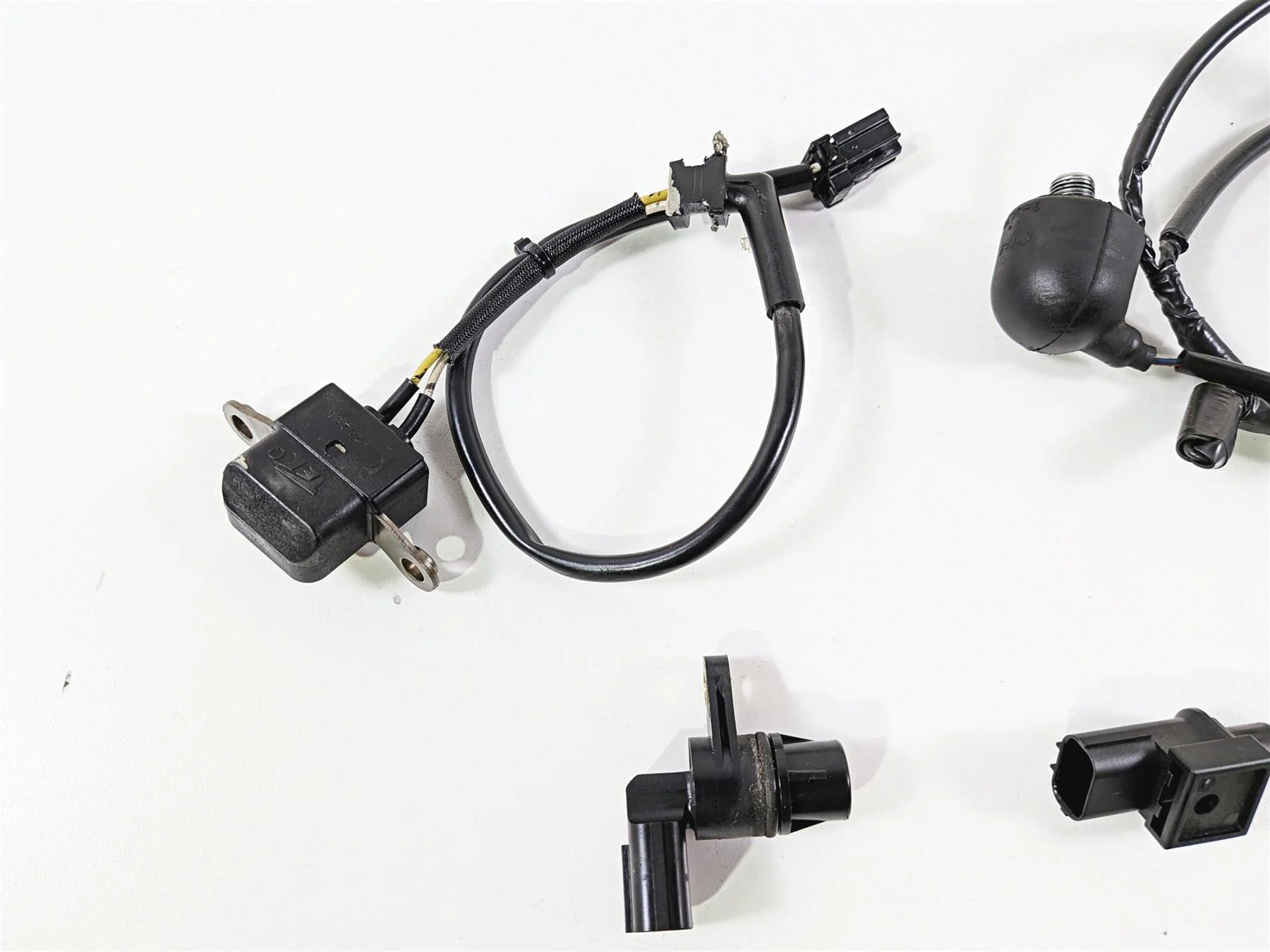 2017 Honda CBR600RR PC40 Knock Timing Crank Position Oil Pressure Sensor Set - Image 3