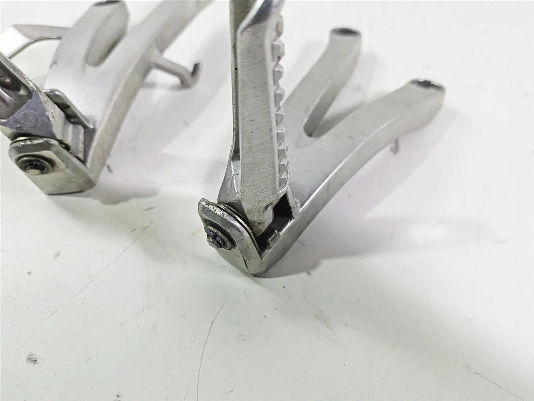 2017 Honda CBR600RR Rear Passenger Footpeg Set 50750-MFJ-D00 50760-MFJ-D00 - Image 3