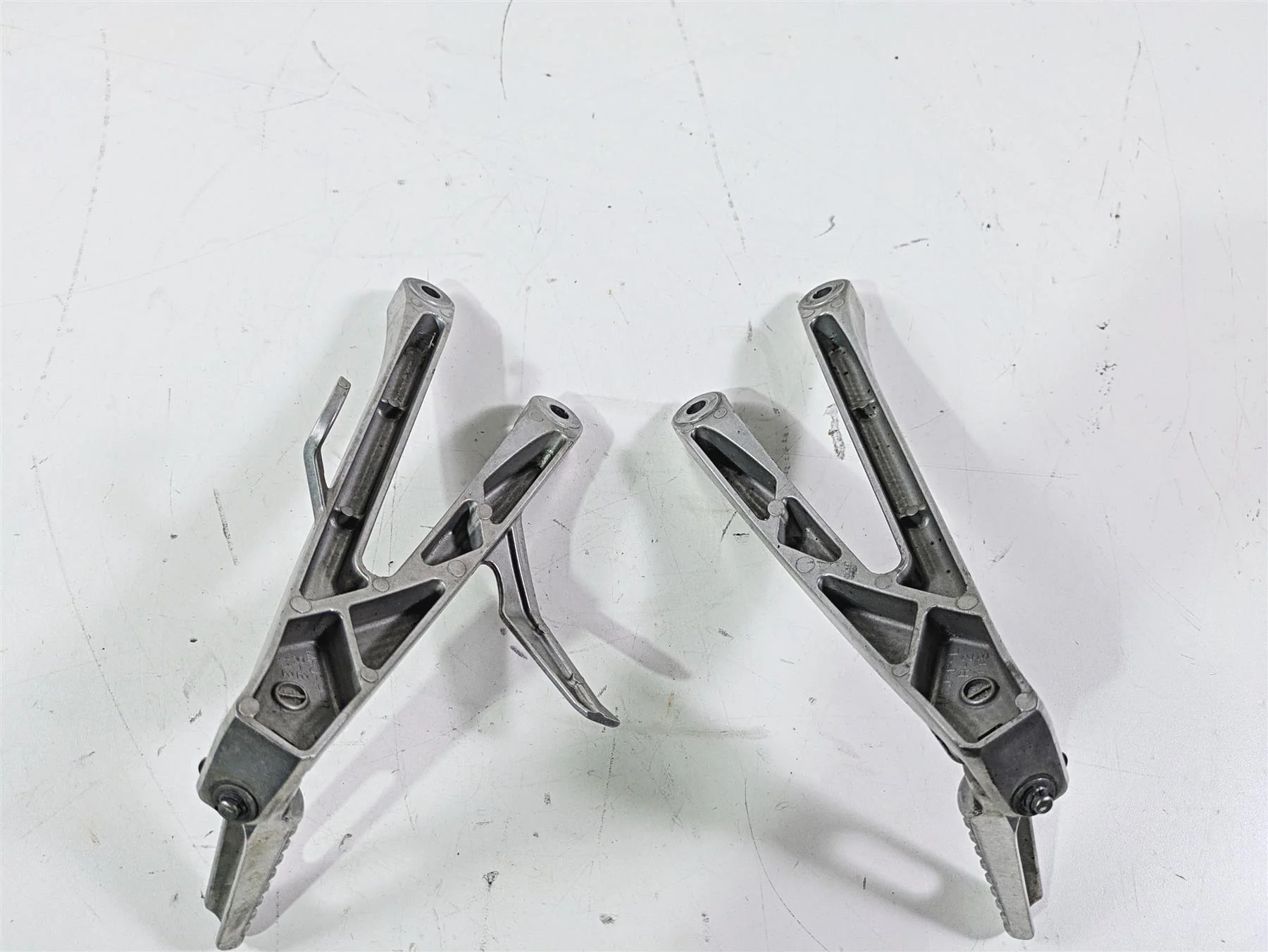 2017 Honda CBR600RR Rear Passenger Footpeg Set 50750-MFJ-D00 50760-MFJ-D00 - Image 5