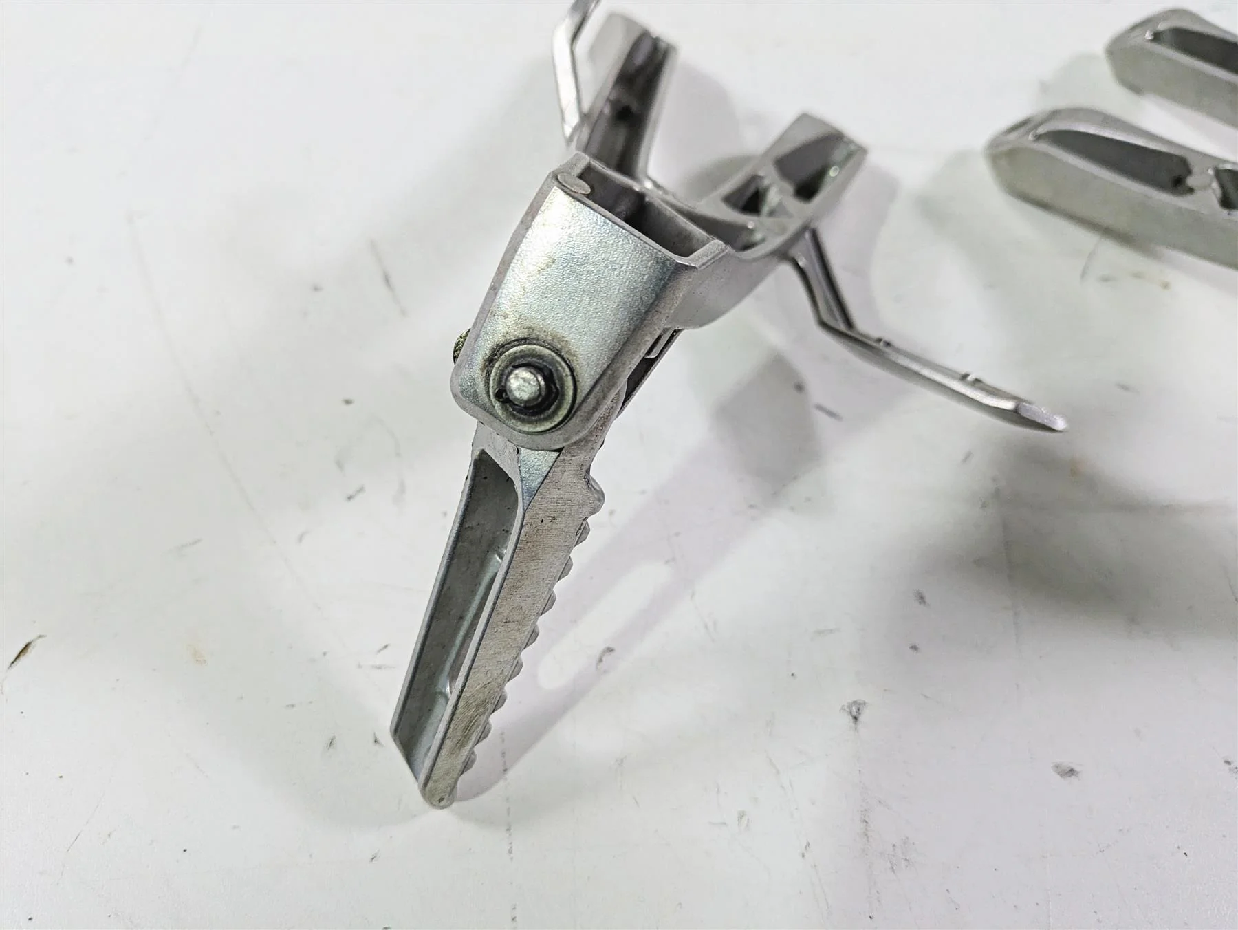 2017 Honda CBR600RR Rear Passenger Footpeg Set 50750-MFJ-D00 50760-MFJ-D00 - Image 7