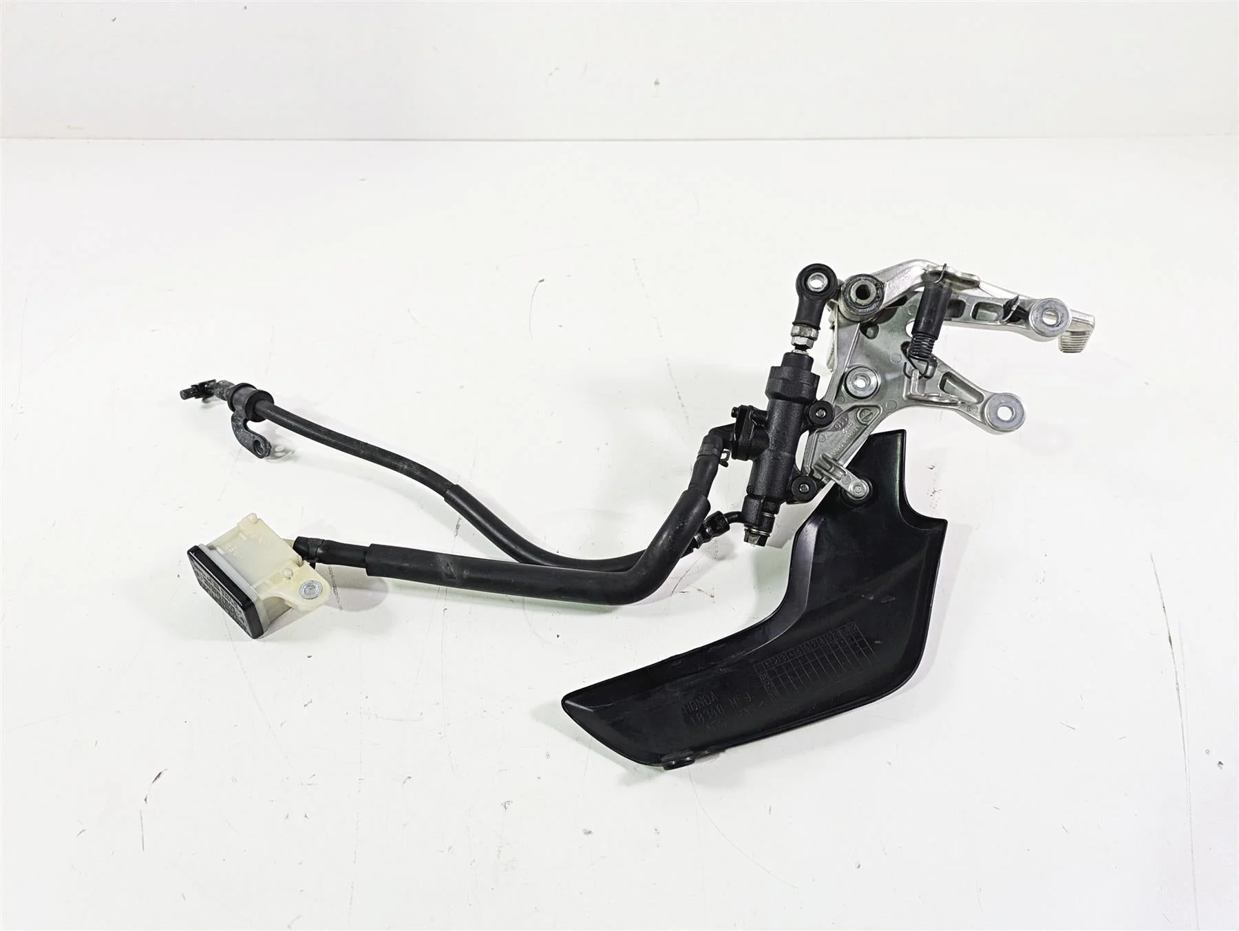 2017 Honda CBR600RR Right Footpeg & Rear Brake Master Cylinder 50600-MFJ-D00 - Image 11