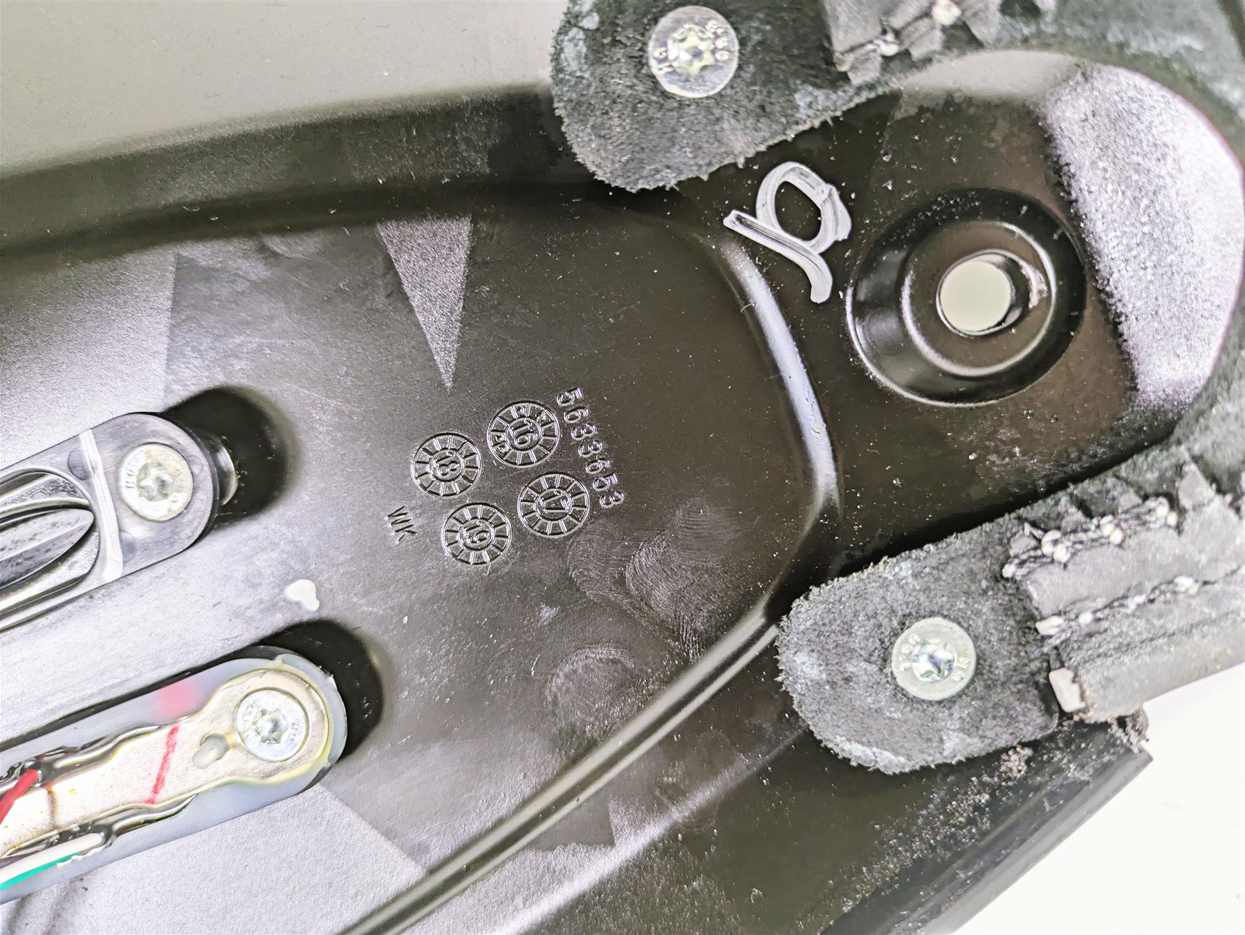 2017 Indian Chieftain Limited Black Fuel Gas Tank Cover & Switches Set 5633653 - Image 10