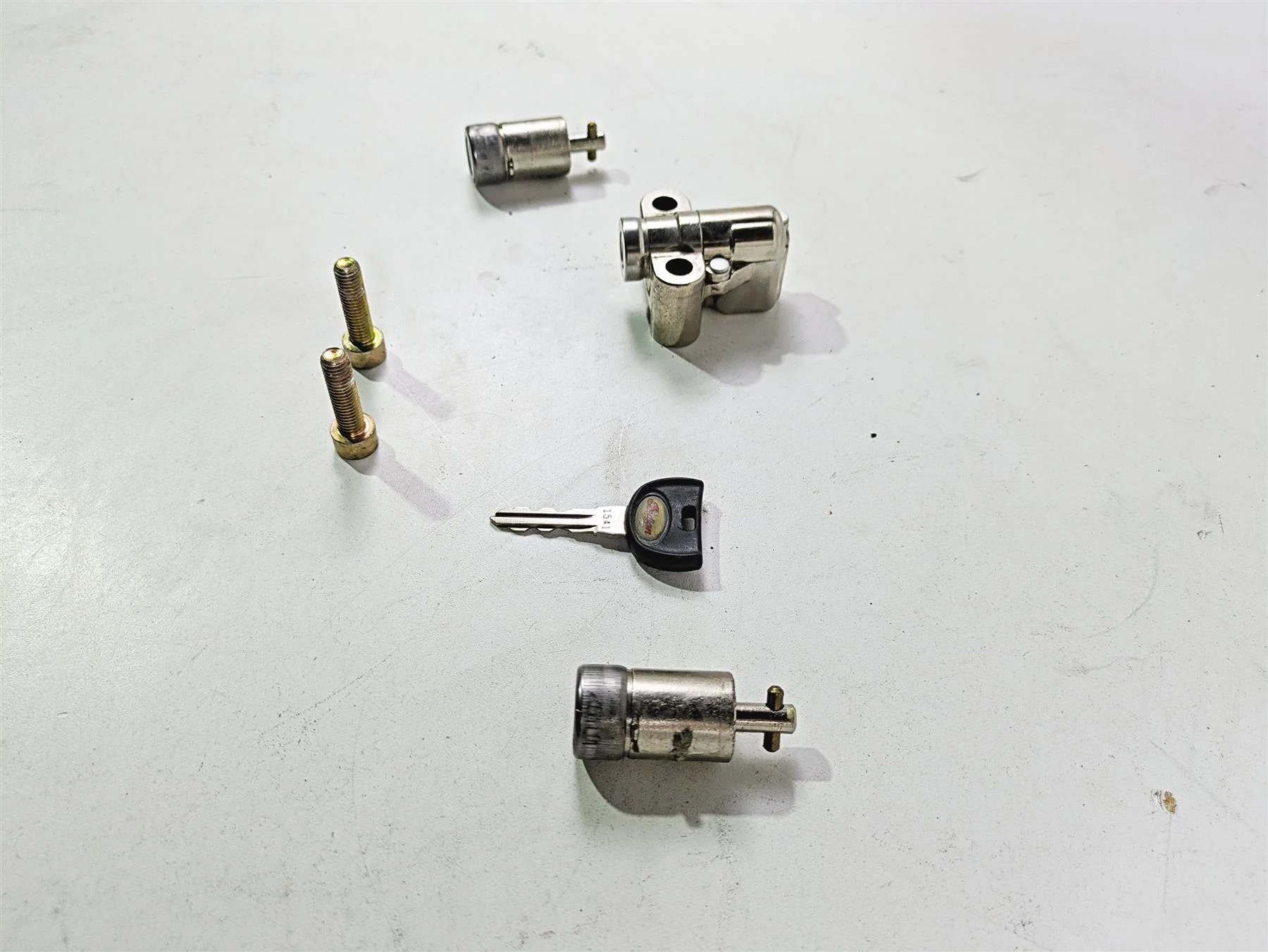 2017 Indian Chieftain Limited Fork & Saddle Bag Lock Key Set 2635146 - Image 4