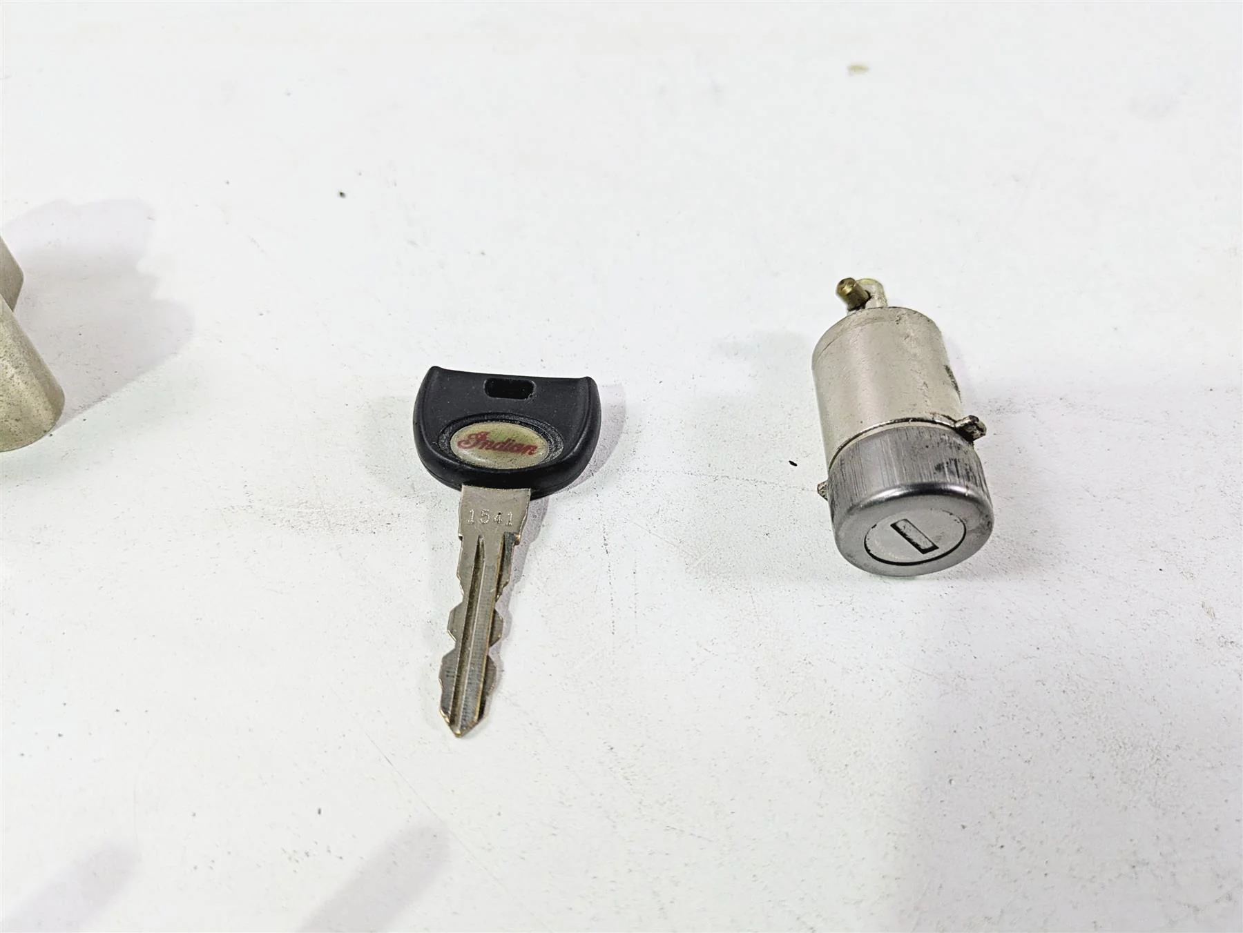 2017 Indian Chieftain Limited Fork & Saddle Bag Lock Key Set 2635146 - Image 9