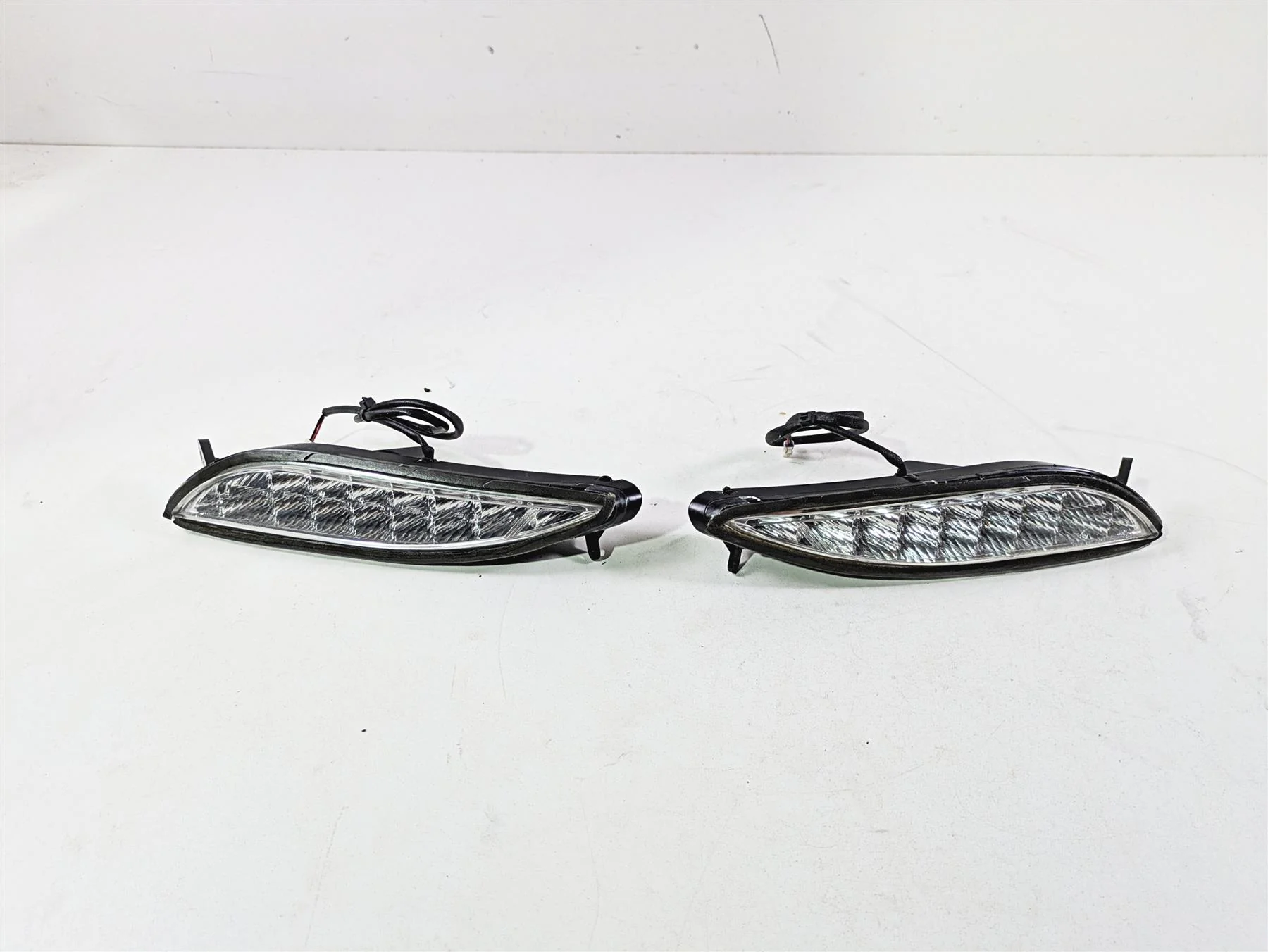 2017 Indian Chieftain Limited Front Blinker Turn Signal Set 2412456 2412455