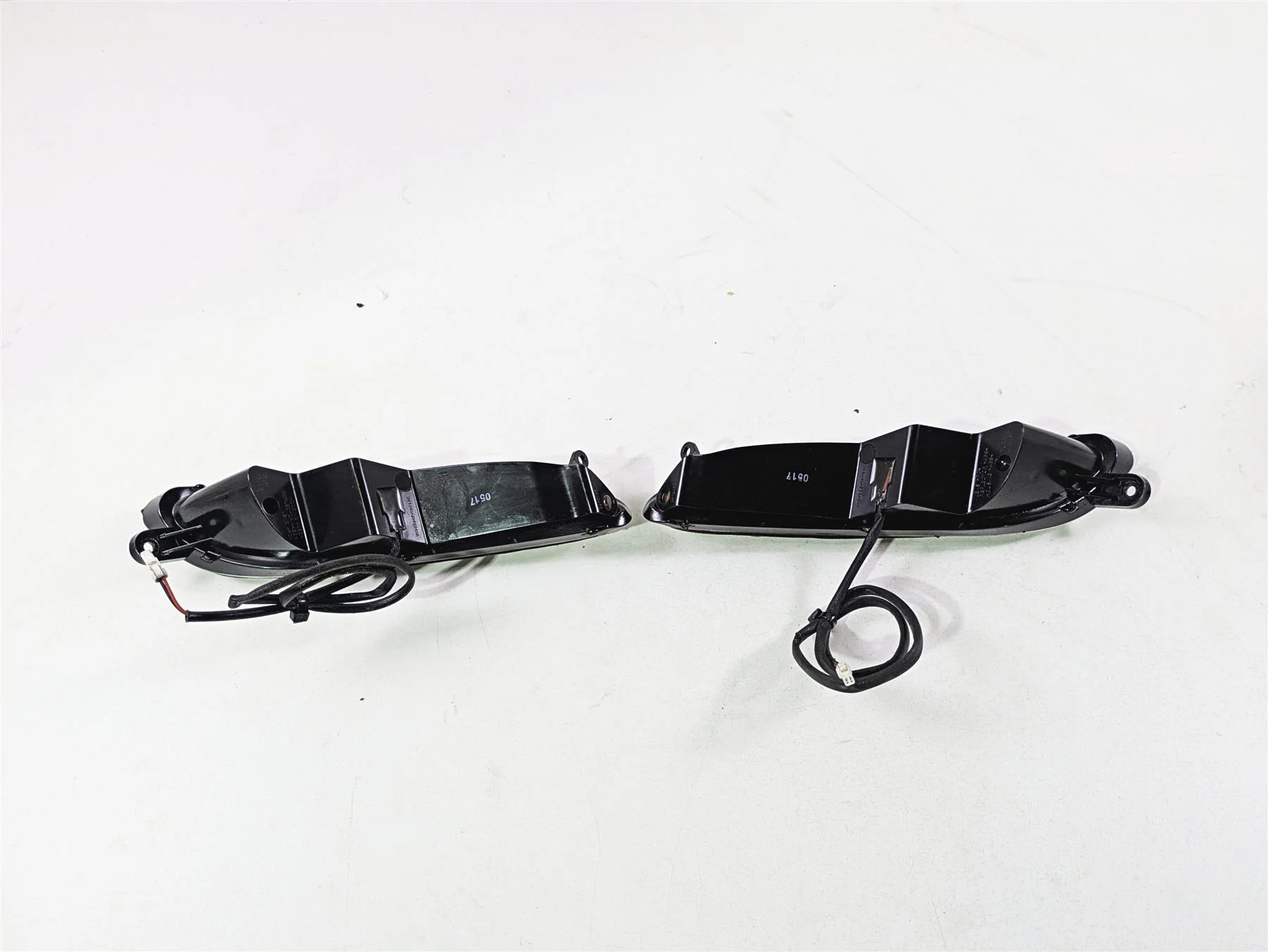 2017 Indian Chieftain Limited Front Blinker Turn Signal Set 2412456 2412455 - Image 6