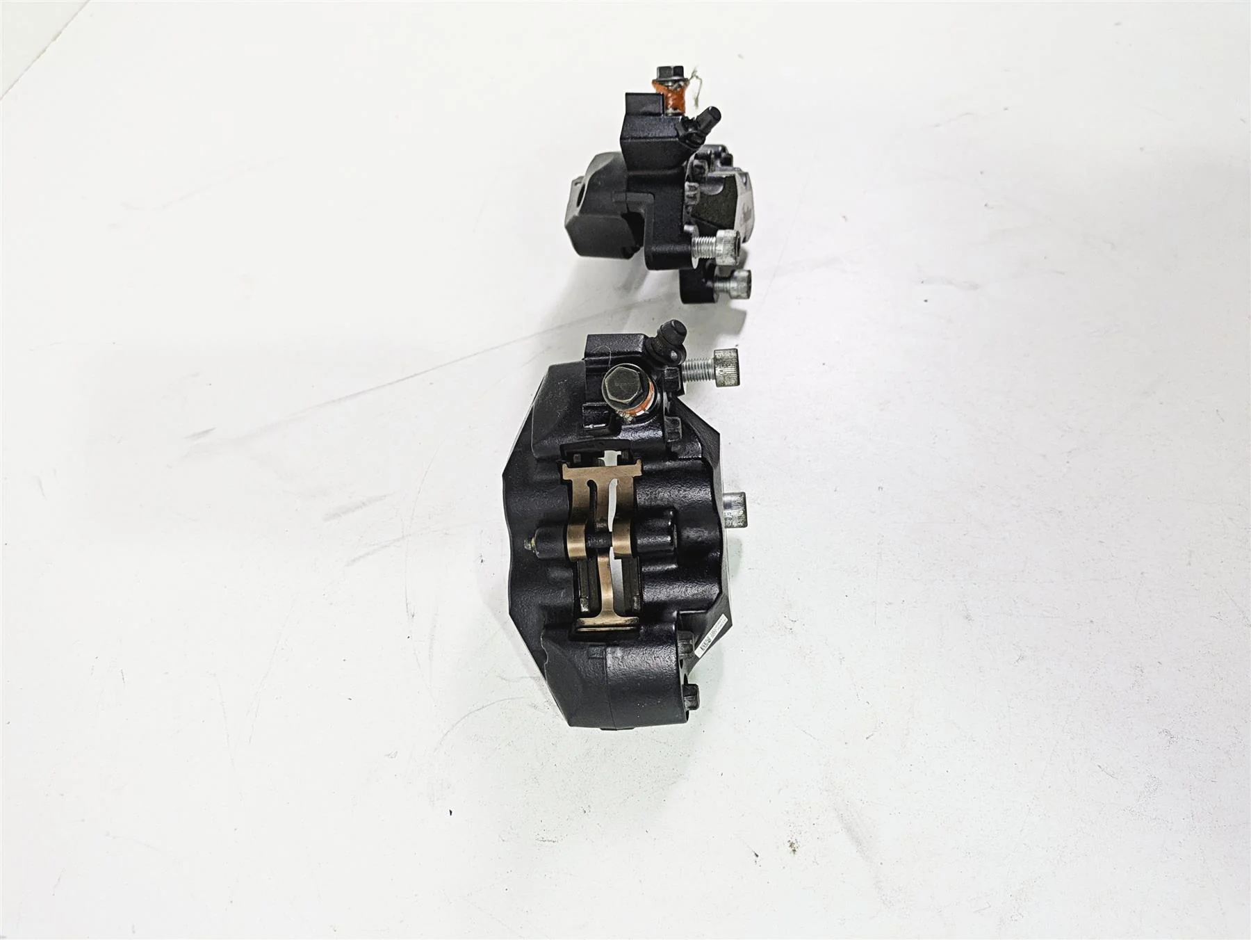 2017 Indian Chieftain Limited Front Brake Caliper Set 1912390 1912391 - Image 2