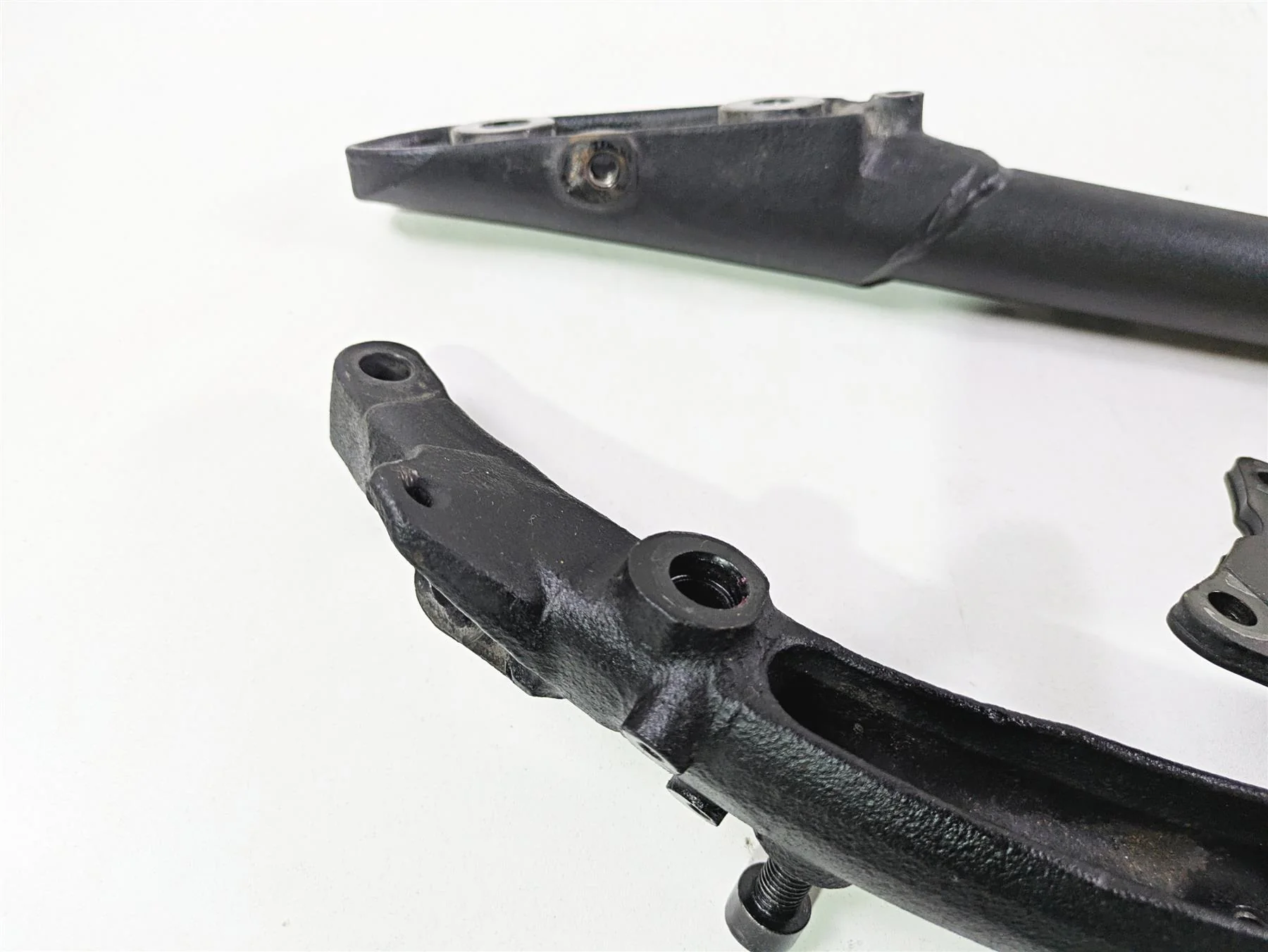 2017 Indian Chieftain Limited Front Frame Down Tube Set 1018969 1018970 - Image 11