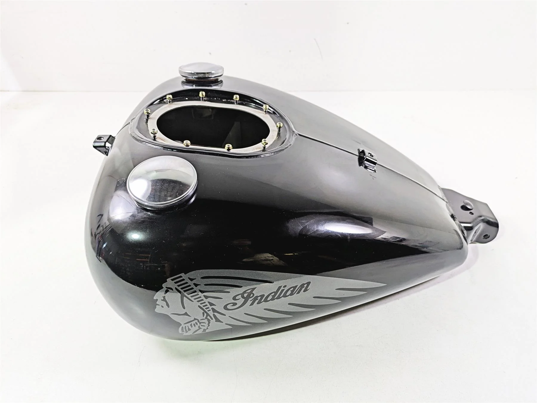 2017 Indian Chieftain Limited Gloss Black Gas Fuel Petrol Tank - No Dent 1021997 - Image 10