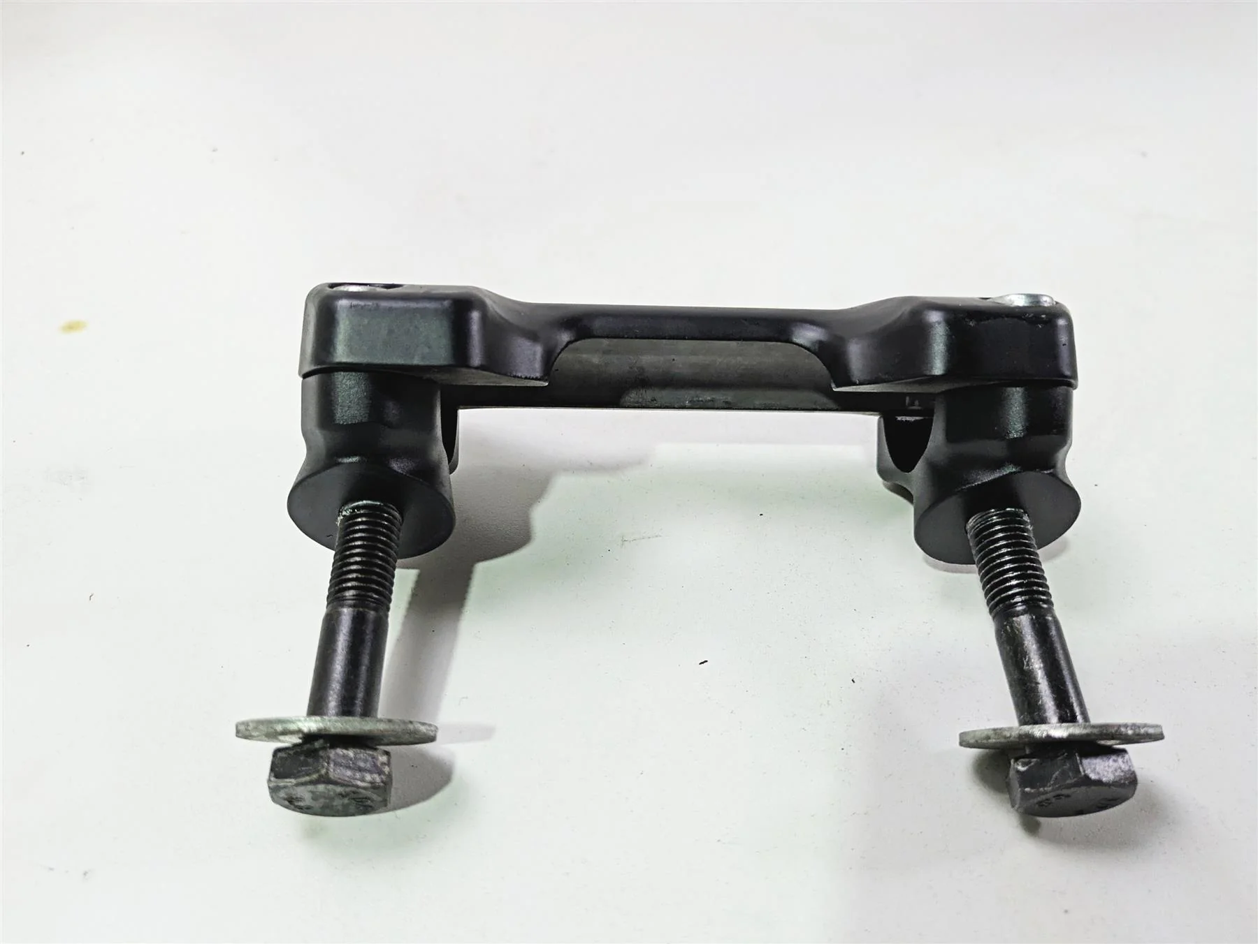 2017 Indian Chieftain Limited Handlebar Holder Riser Set 5138354 - Image 12