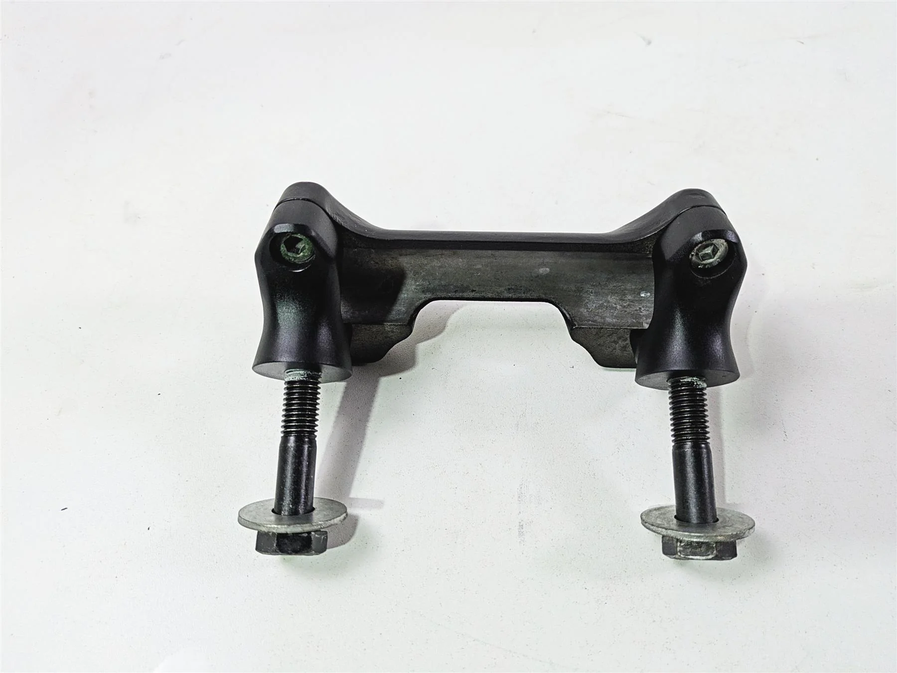 2017 Indian Chieftain Limited Handlebar Holder Riser Set 5138354 - Image 4
