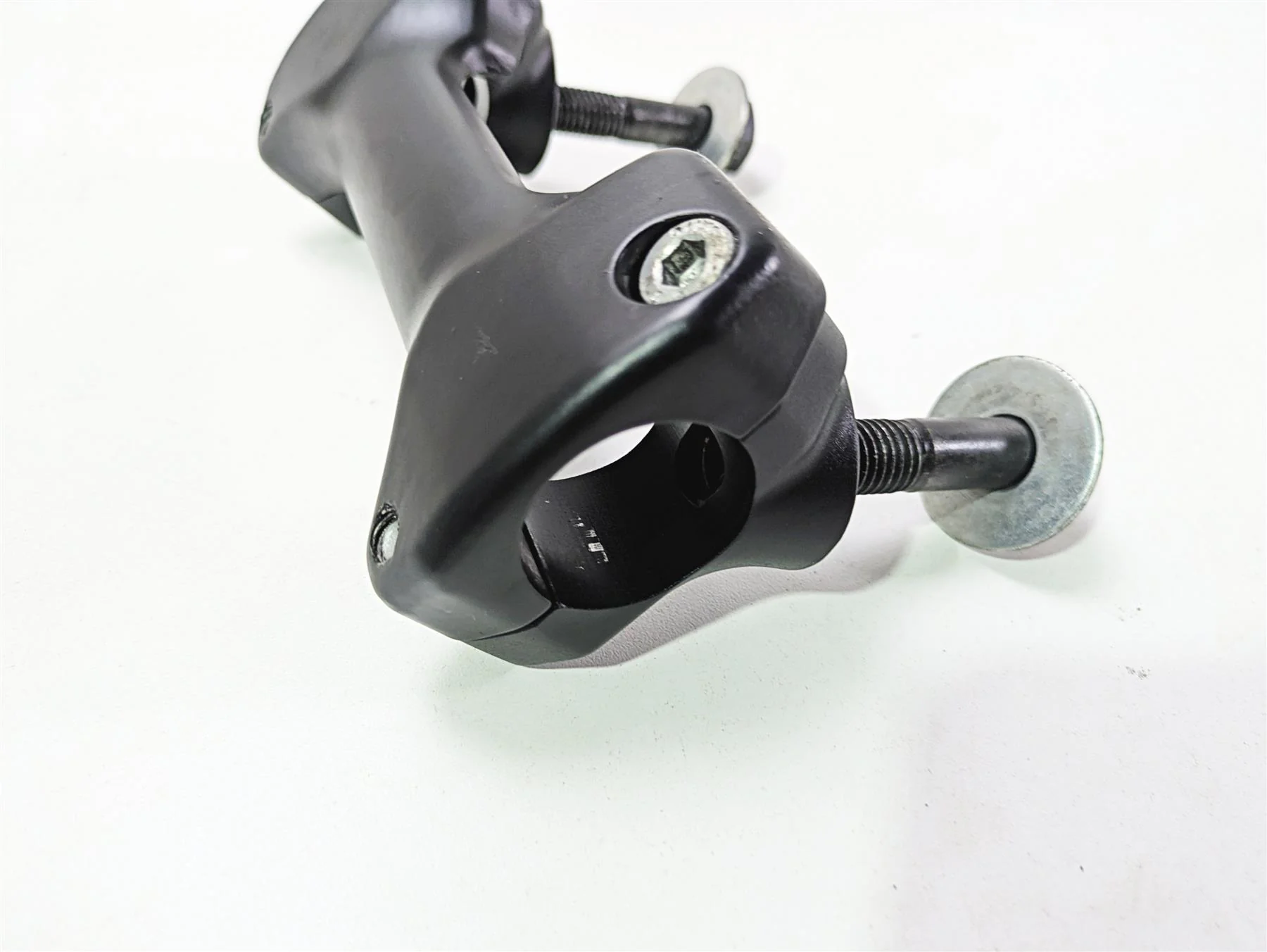 2017 Indian Chieftain Limited Handlebar Holder Riser Set 5138354 - Image 9