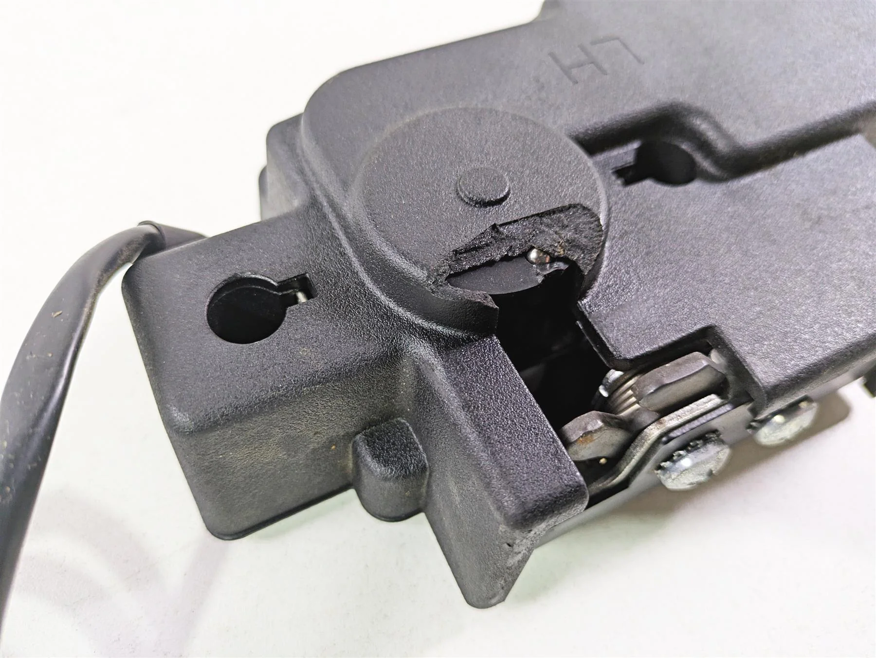 2017 Indian Chieftain Limited Left Bag Lock Control Module - Read 4017838 - Image 12