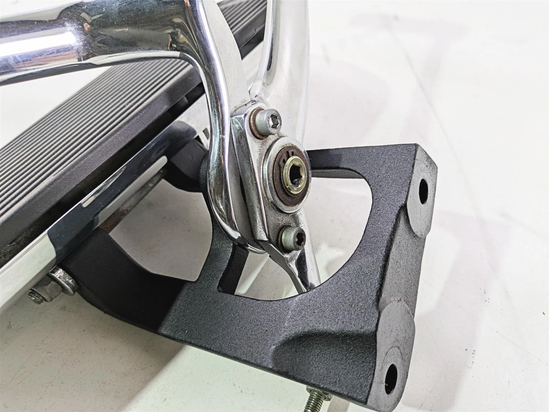 2017 Indian Chieftain Limited Left Floor Board & Shifter Chrome 5138351 5138405 - Image 4
