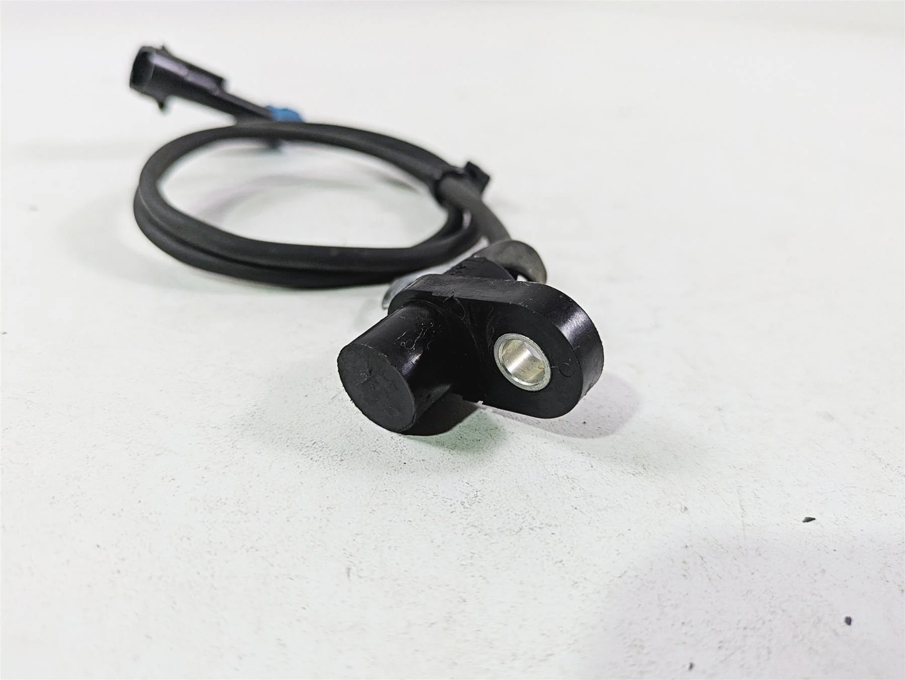 2017 Indian Chieftain Limited Rear Brake Abs Wheel Speed Sensor 4014216 - Image 9