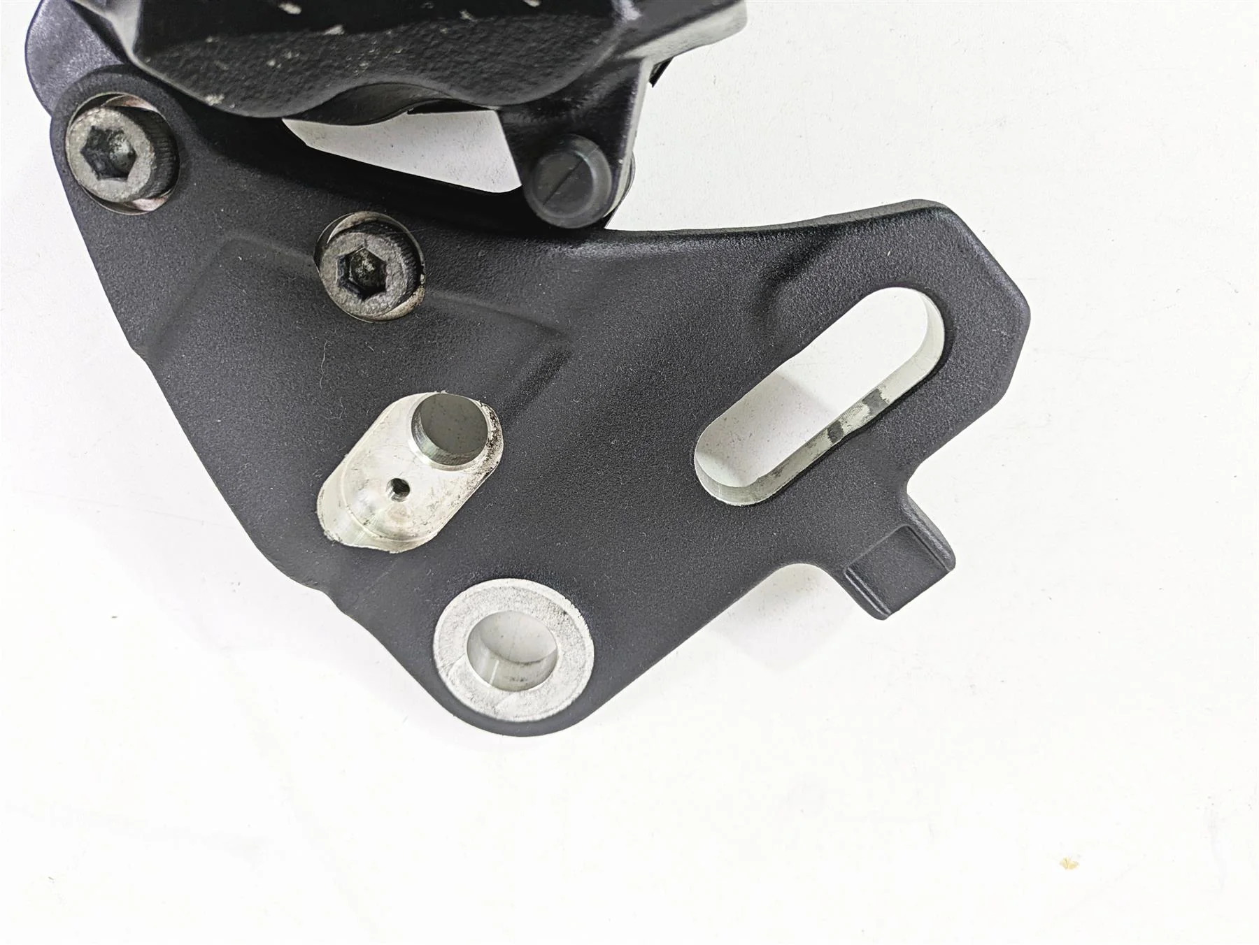 2017 Indian Chieftain Limited Rear Brake Caliper & Bracket 1912006 - Image 7