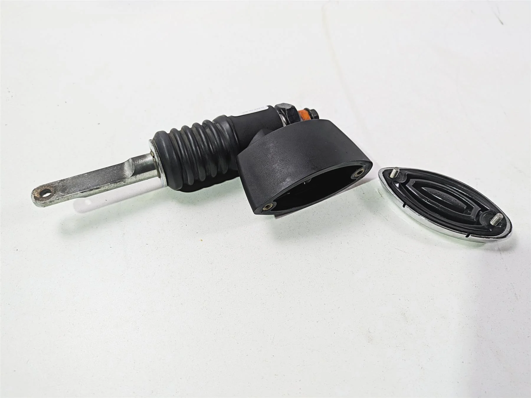 2017 Indian Chieftain Limited Rear Brake Master Cylinder 2206307 - Image 9