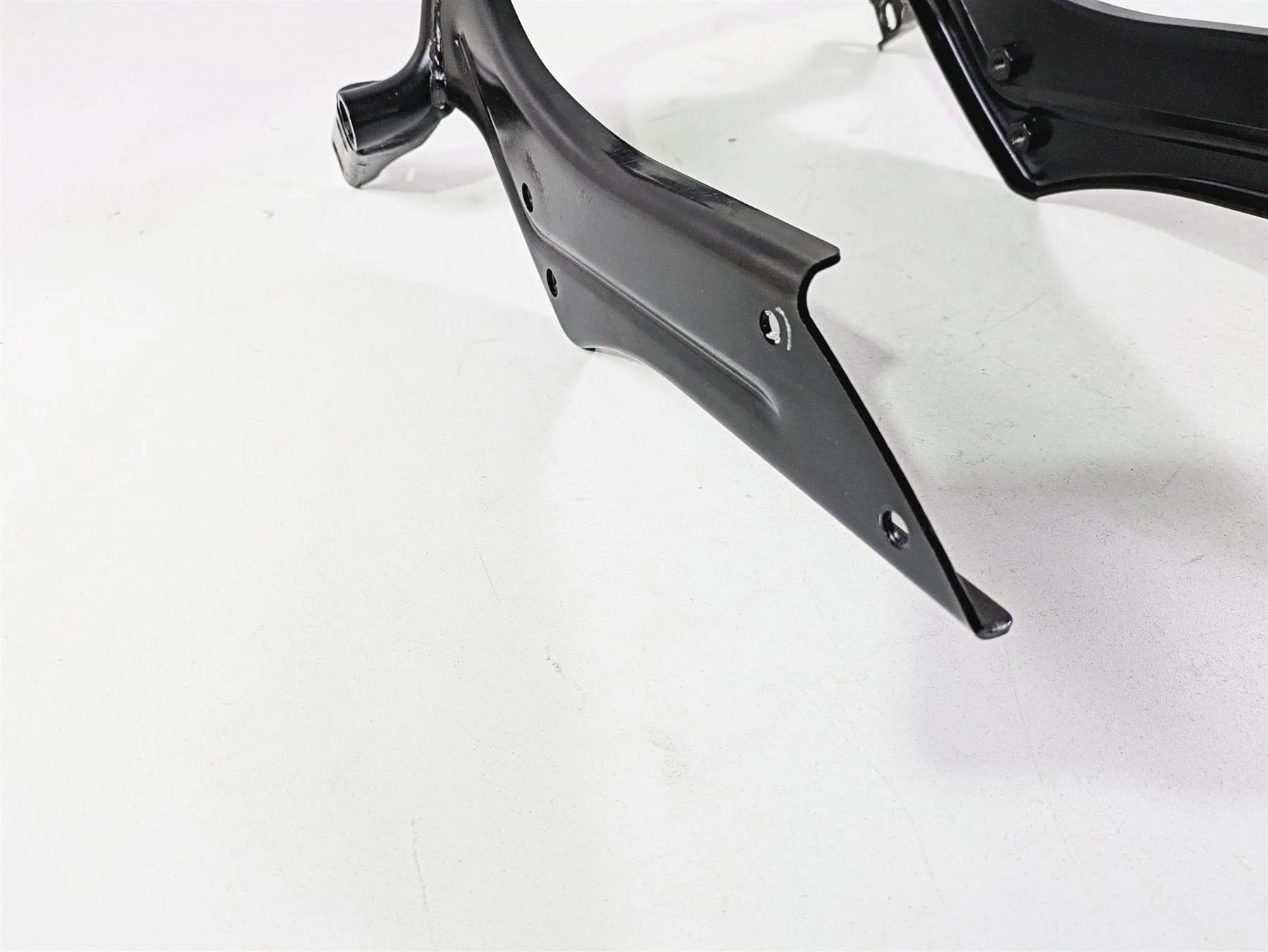 2017 Indian Chieftain Limited Rear Fender Metal Support 1023005 - Image 7