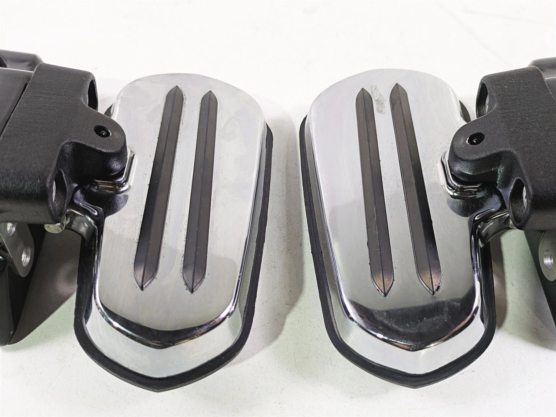 2017 Indian Chieftain Limited Rear Passenger Floor Board Set 5139179 5139180 - Image 12