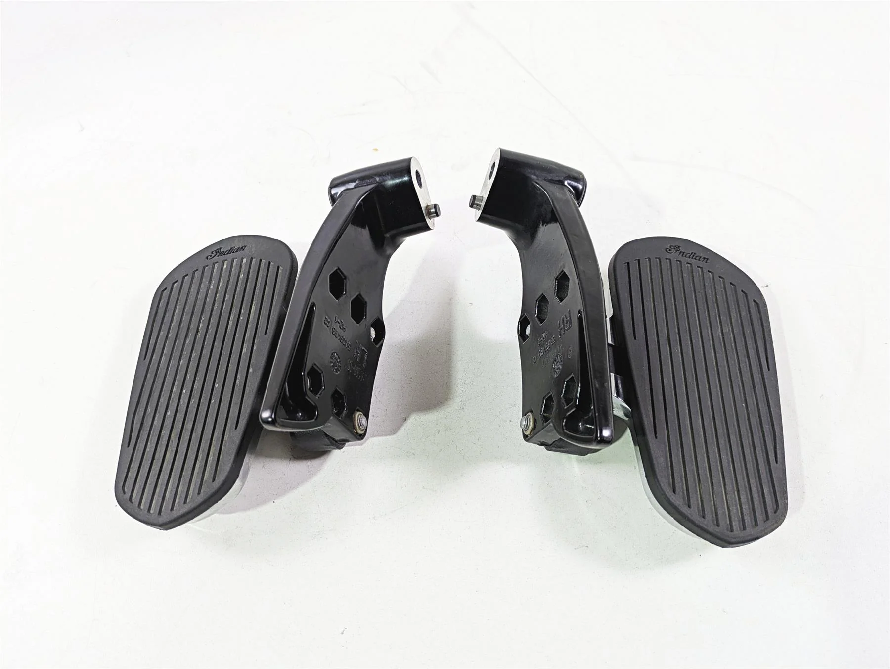 2017 Indian Chieftain Limited Rear Passenger Floor Board Set 5139179 5139180 - Image 2