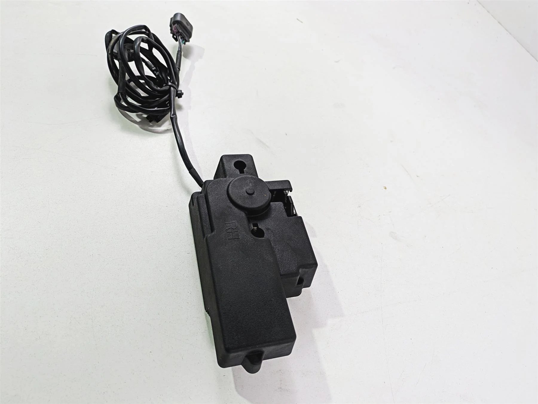 2017 Indian Chieftain Limited Right Bag Lock Control Module Lock 4017838 - Image 3