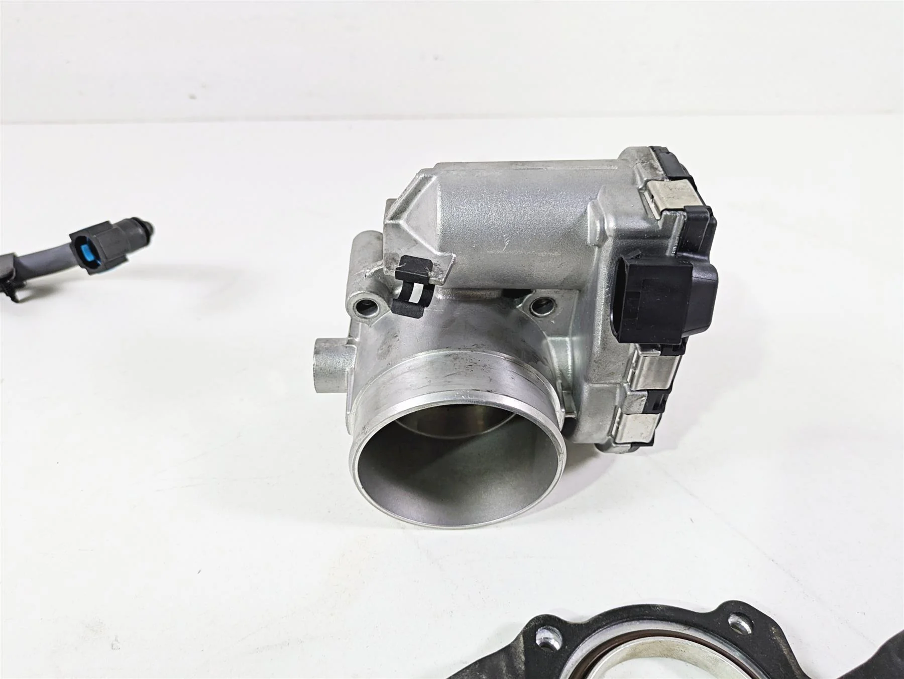 2017 Indian Chieftain Limited Throttle Body & Intake Manifold 5138214 1204685 - Image 4