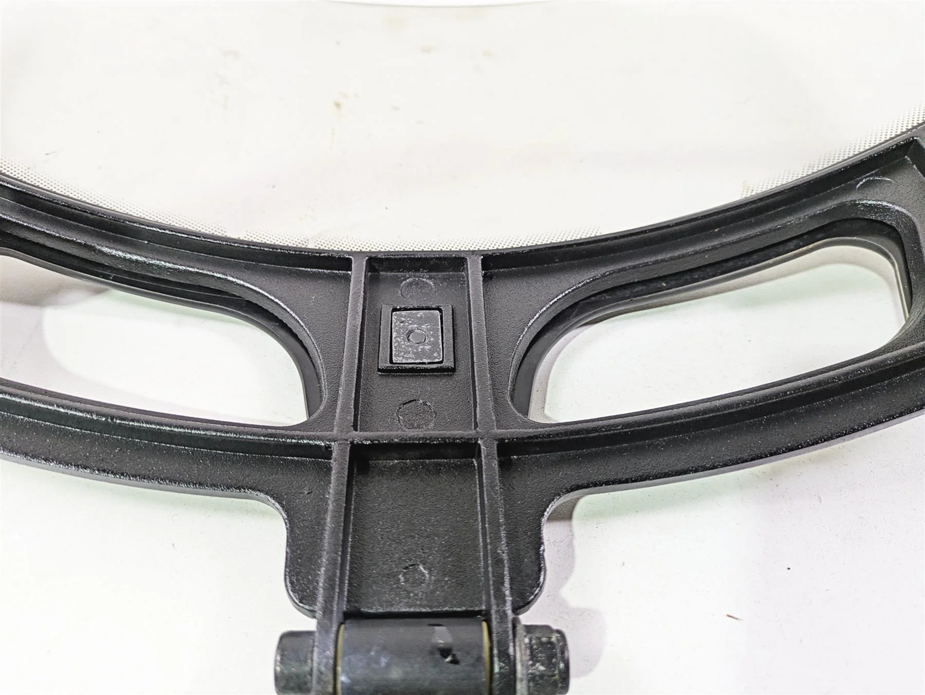 2017 Indian Chieftain Limited Windshield Short Low & Bracket 2881797 - Image 11