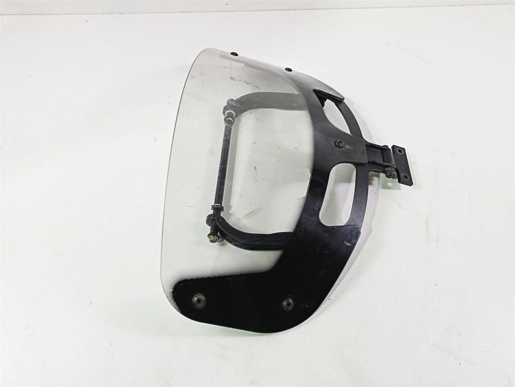 2017 Indian Chieftain Limited Windshield Short Low & Bracket 2881797 - Image 4