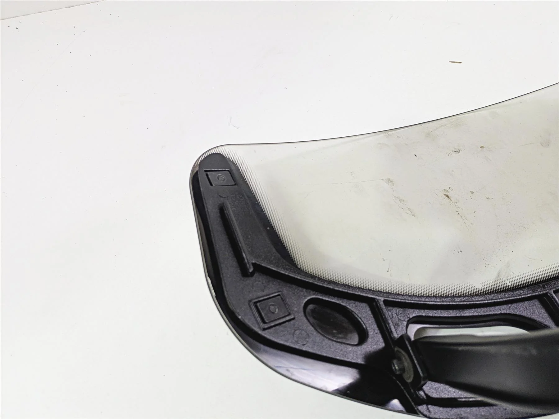 2017 Indian Chieftain Limited Windshield Short Low & Bracket 2881797 - Image 9