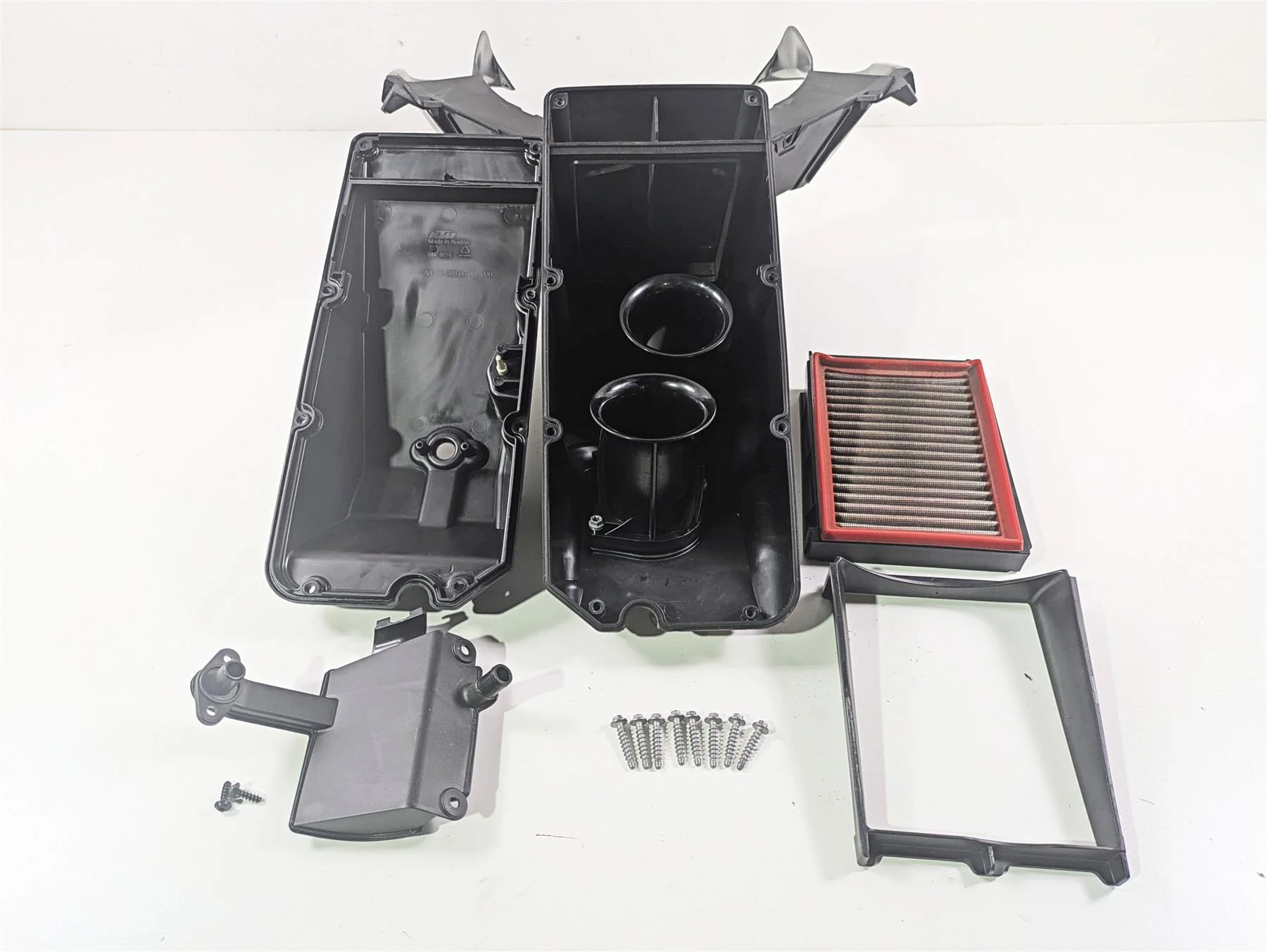 2017 KTM 1290 Super Duke GT Air Box Cleaner Breather & Tubes & Ducts 60306001200