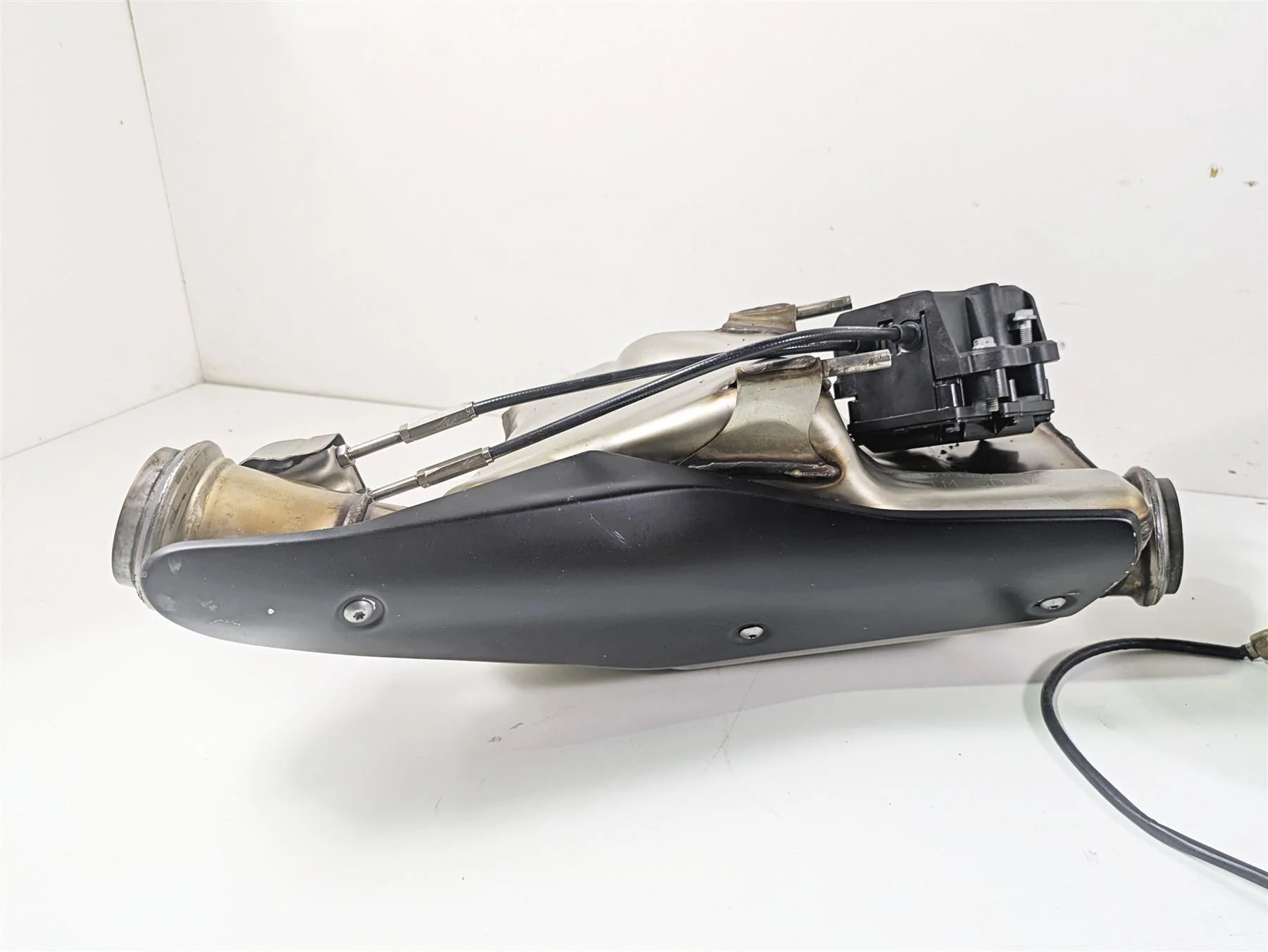 2017 KTM 1290 Super Duke GT Exhaust Chamber Header & Servo Set 61405050000 - Image 2