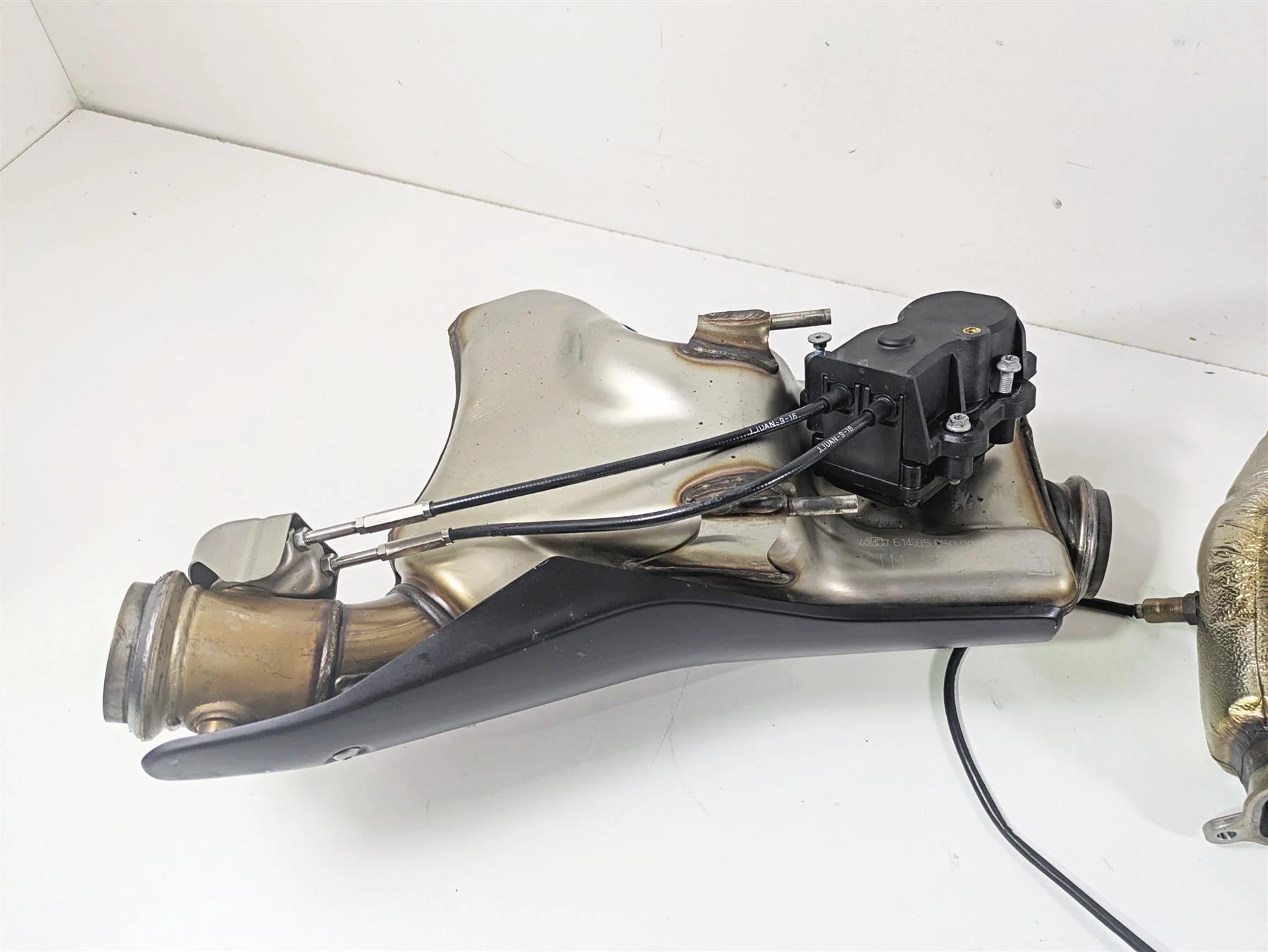 2017 KTM 1290 Super Duke GT Exhaust Chamber Header & Servo Set 61405050000 - Image 3