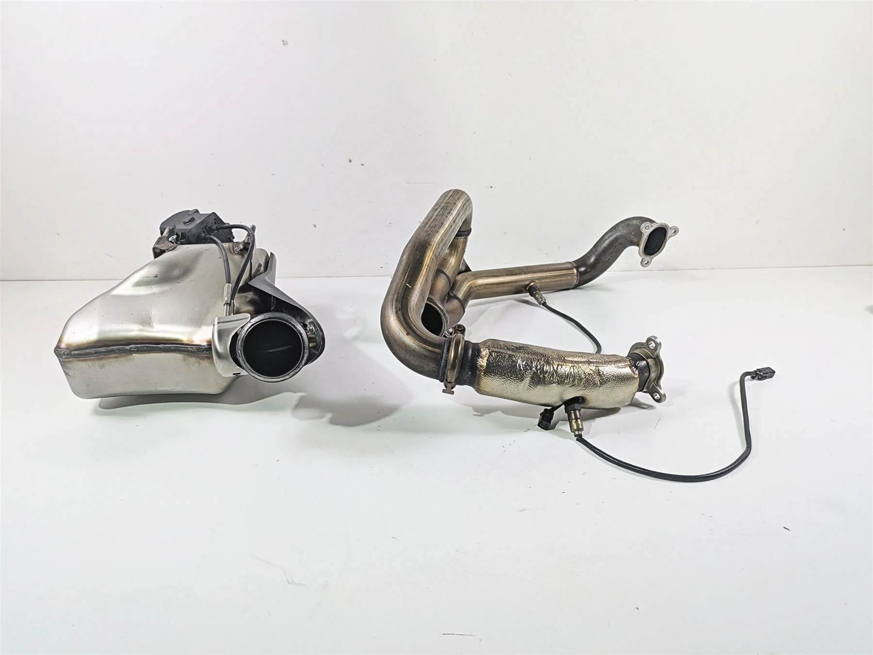 2017 KTM 1290 Super Duke GT Exhaust Chamber Header & Servo Set 61405050000 - Image 5