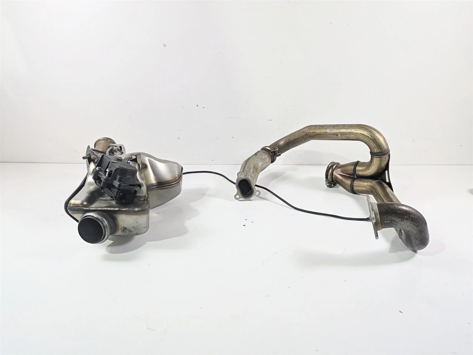 2017 KTM 1290 Super Duke GT Exhaust Chamber Header & Servo Set 61405050000 - Image 6
