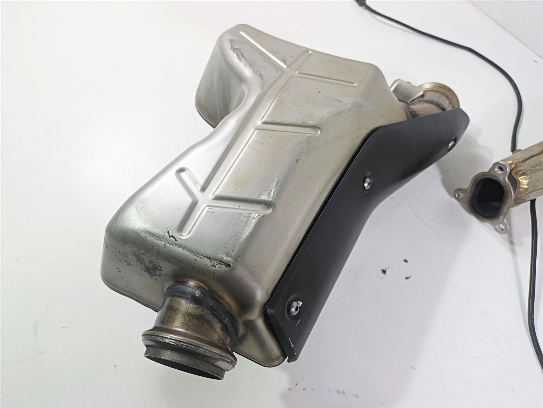 2017 KTM 1290 Super Duke GT Exhaust Chamber Header & Servo Set 61405050000 - Image 9