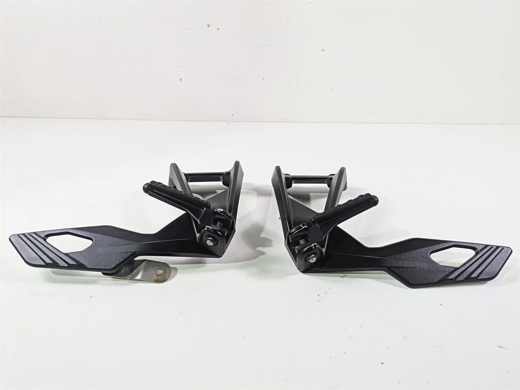 2017 KTM 1290 Super Duke GT Rear Passenger Footpeg 6140304800033S 6140304900033S - Image 2