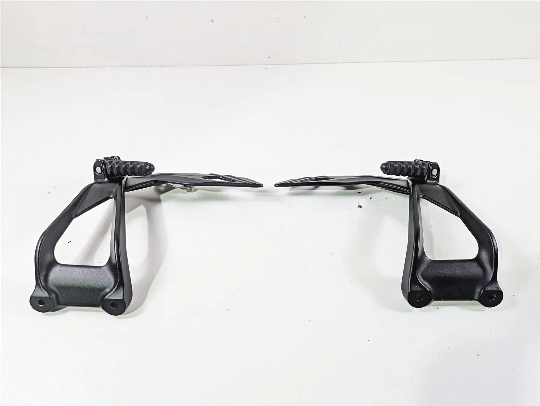 2017 KTM 1290 Super Duke GT Rear Passenger Footpeg 6140304800033S 6140304900033S - Image 4