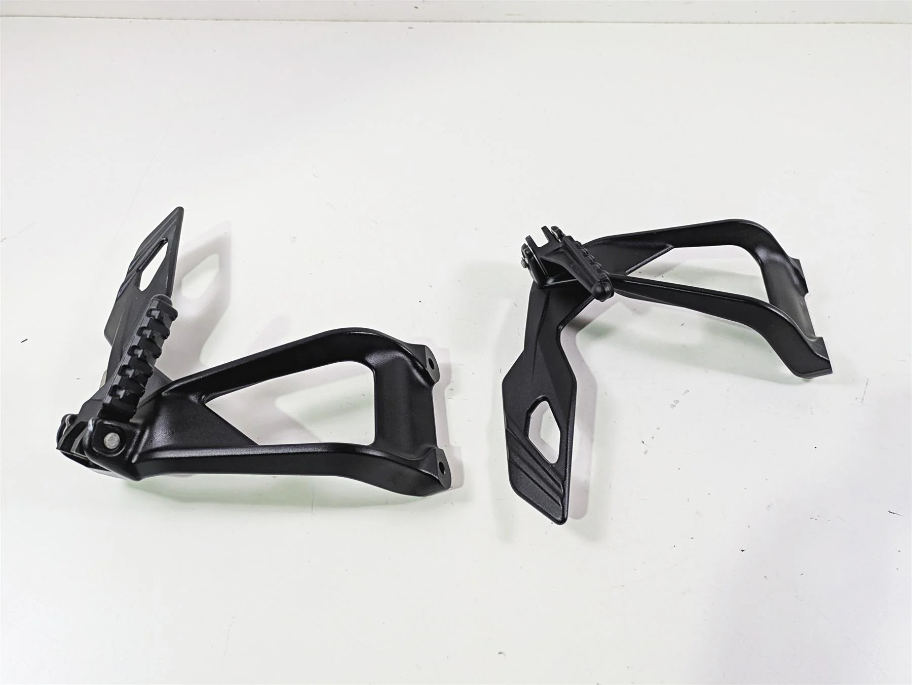 2017 KTM 1290 Super Duke GT Rear Passenger Footpeg 6140304800033S 6140304900033S - Image 5