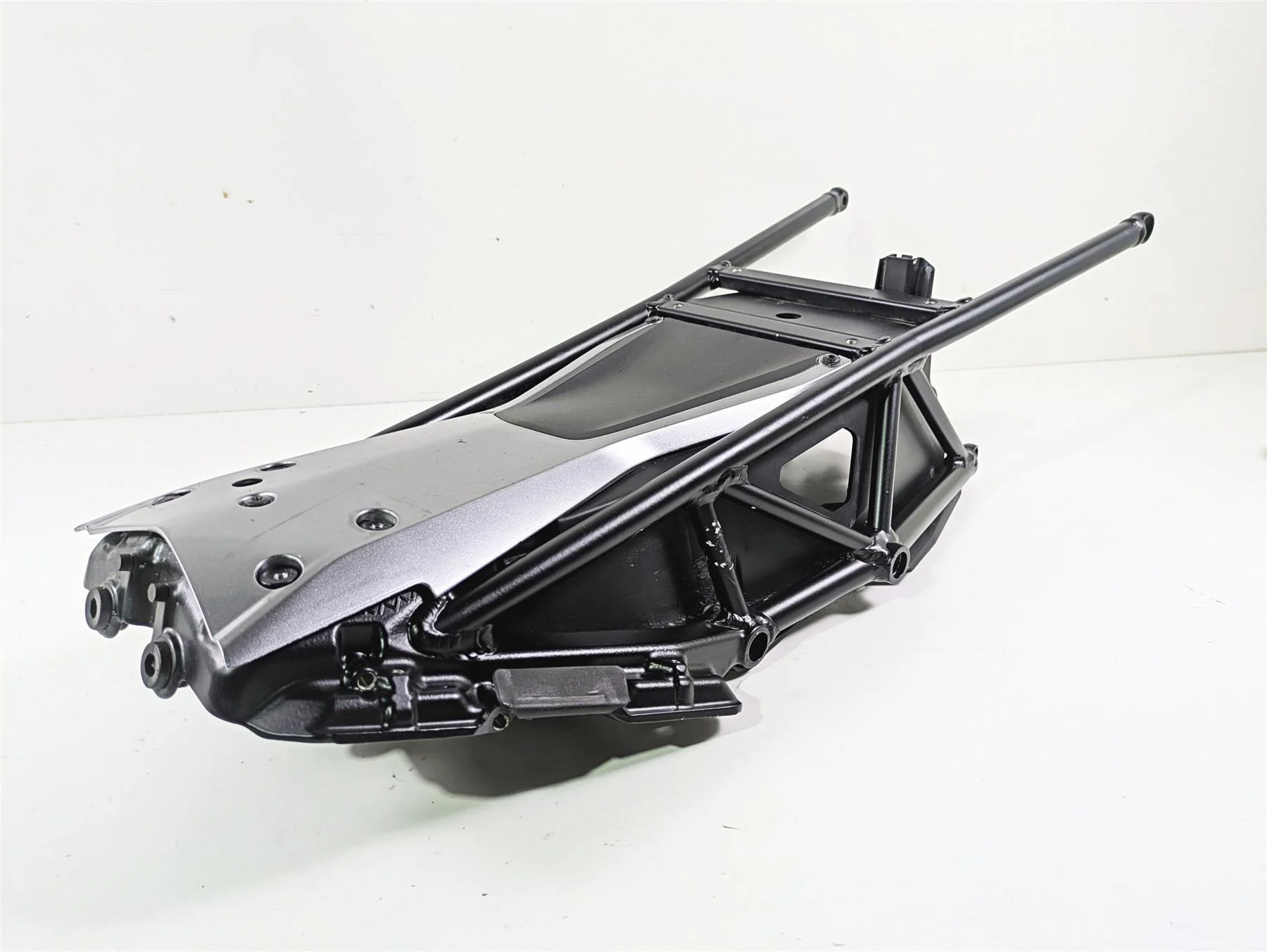 2017 KTM 1290 Super Duke GT Subframe & Inner Fender 6140300210033 - Image 12