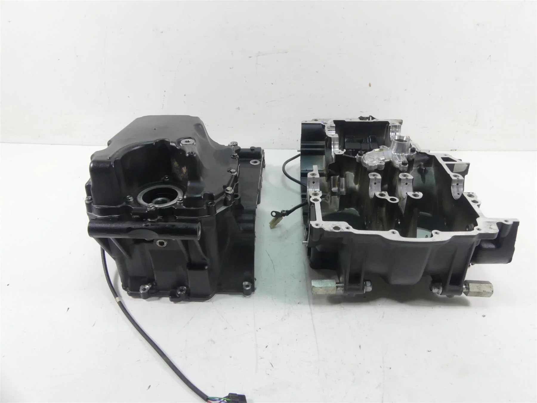 2017 Triumph Thruxton 1200 R Engine Motor Case Housing Set 4K T1162953 - Image 2