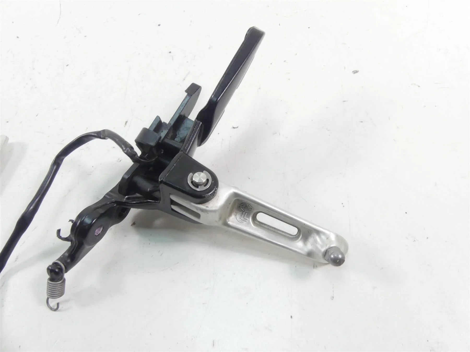 2017 Triumph Thruxton 1200 R Right Front Footpeg Foot Peg + Bracket T2081084 - Image 8
