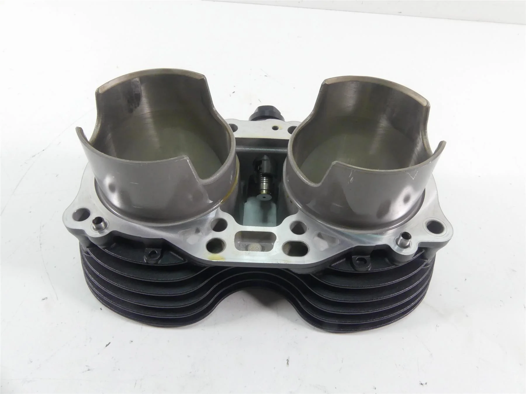 2017 Triumph Thruxton 1200R Cylinder Jug Piston Set 3K T1167220 T1127030 - Image 2