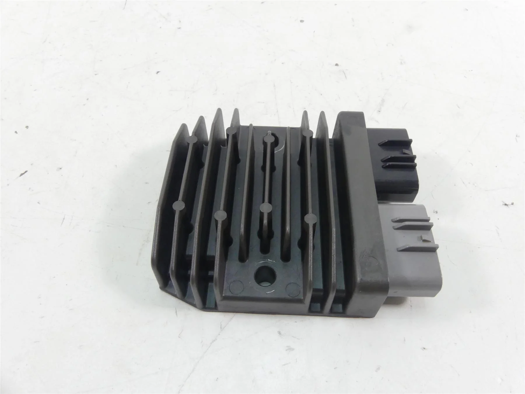 2017 Triumph Thruxton 1200R Rectifier Voltage Regulator T1300679 FH020AA - Image 7