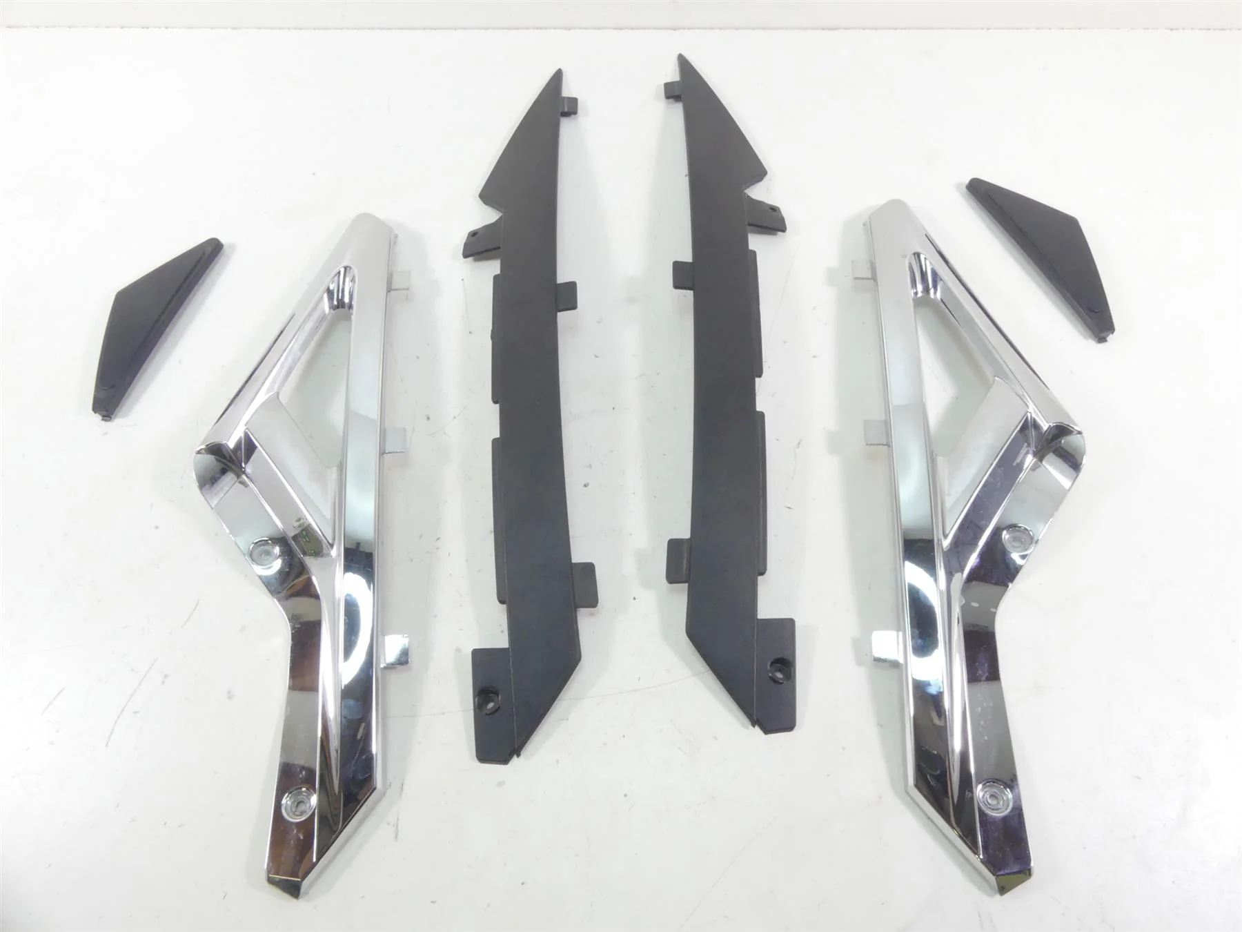 2017 Yamaha Waverunner VX Limited Left Right Chrome Trim Cover Set F3P-U377G - Image 5